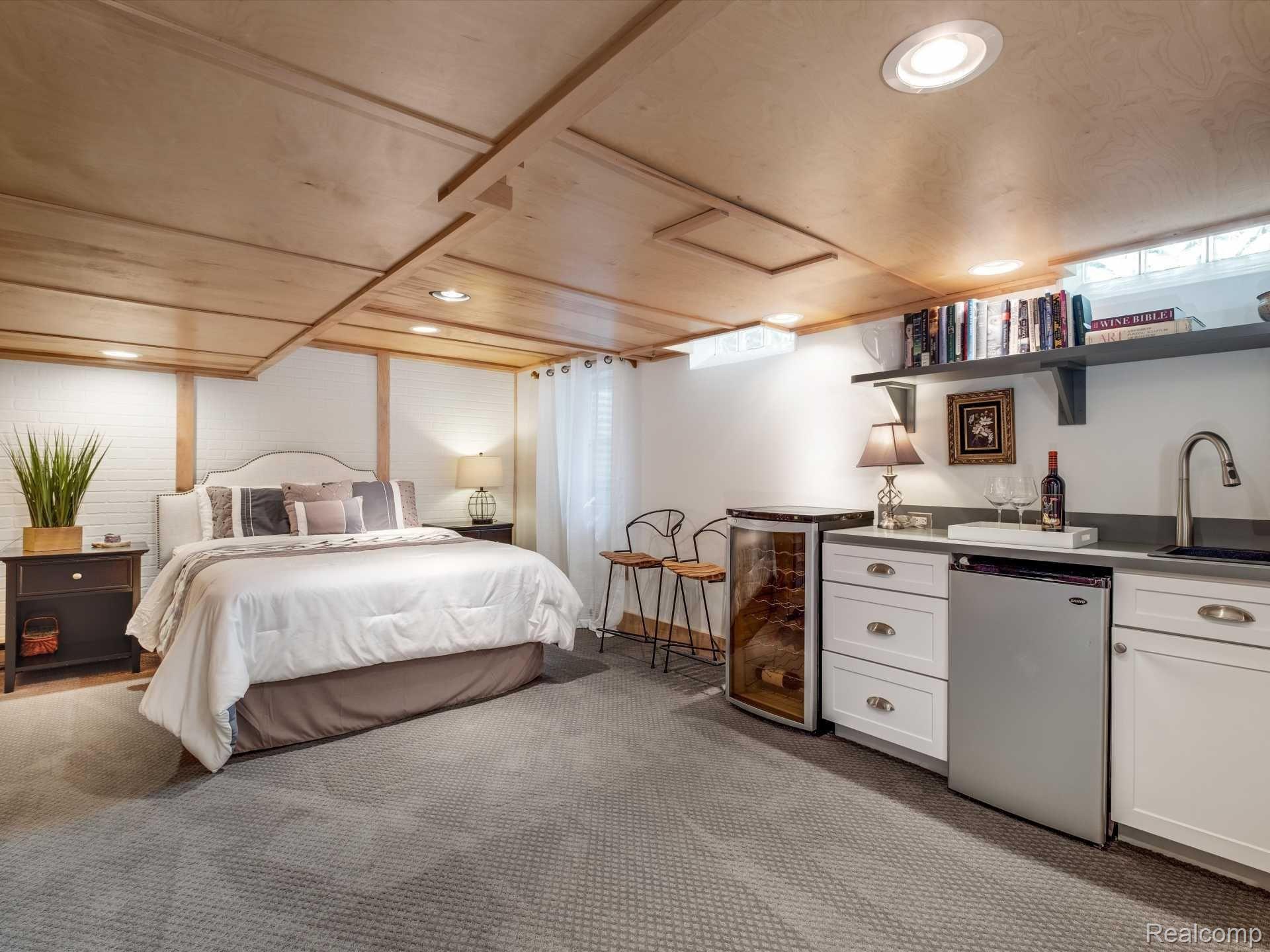 1695 WASHINGTON Boulevard