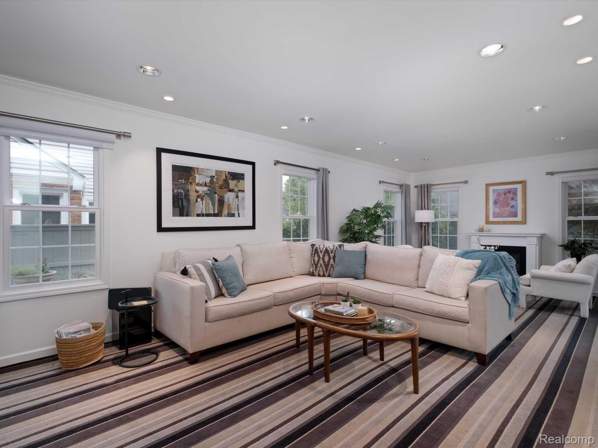 1695 WASHINGTON Boulevard