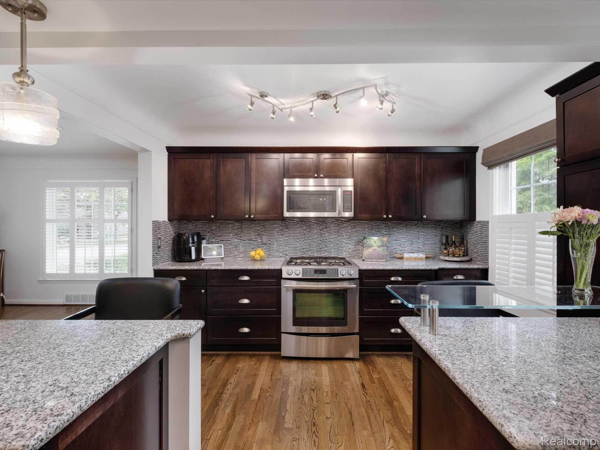 1695 WASHINGTON Boulevard