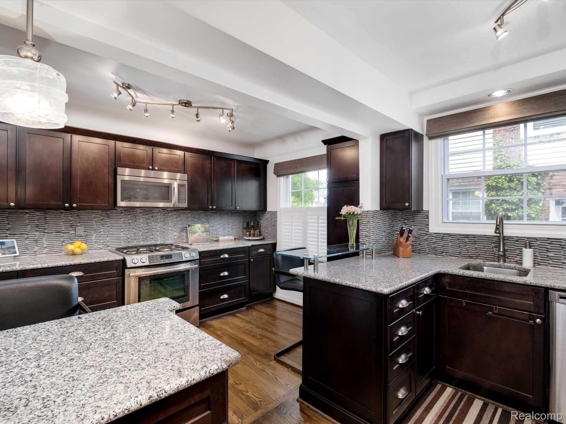 1695 WASHINGTON Boulevard