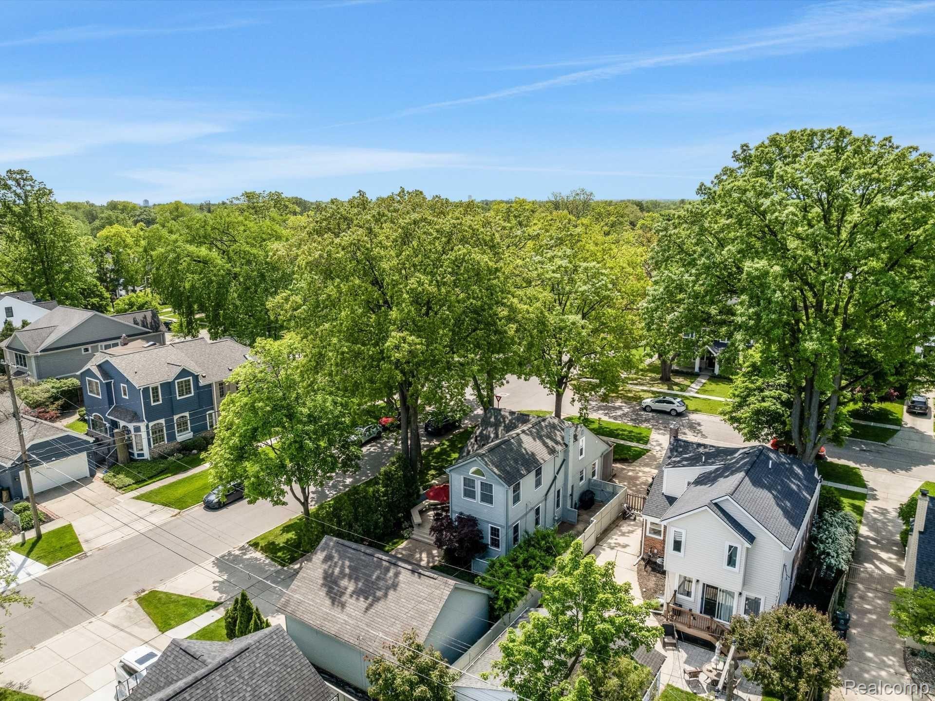 1695 WASHINGTON Boulevard