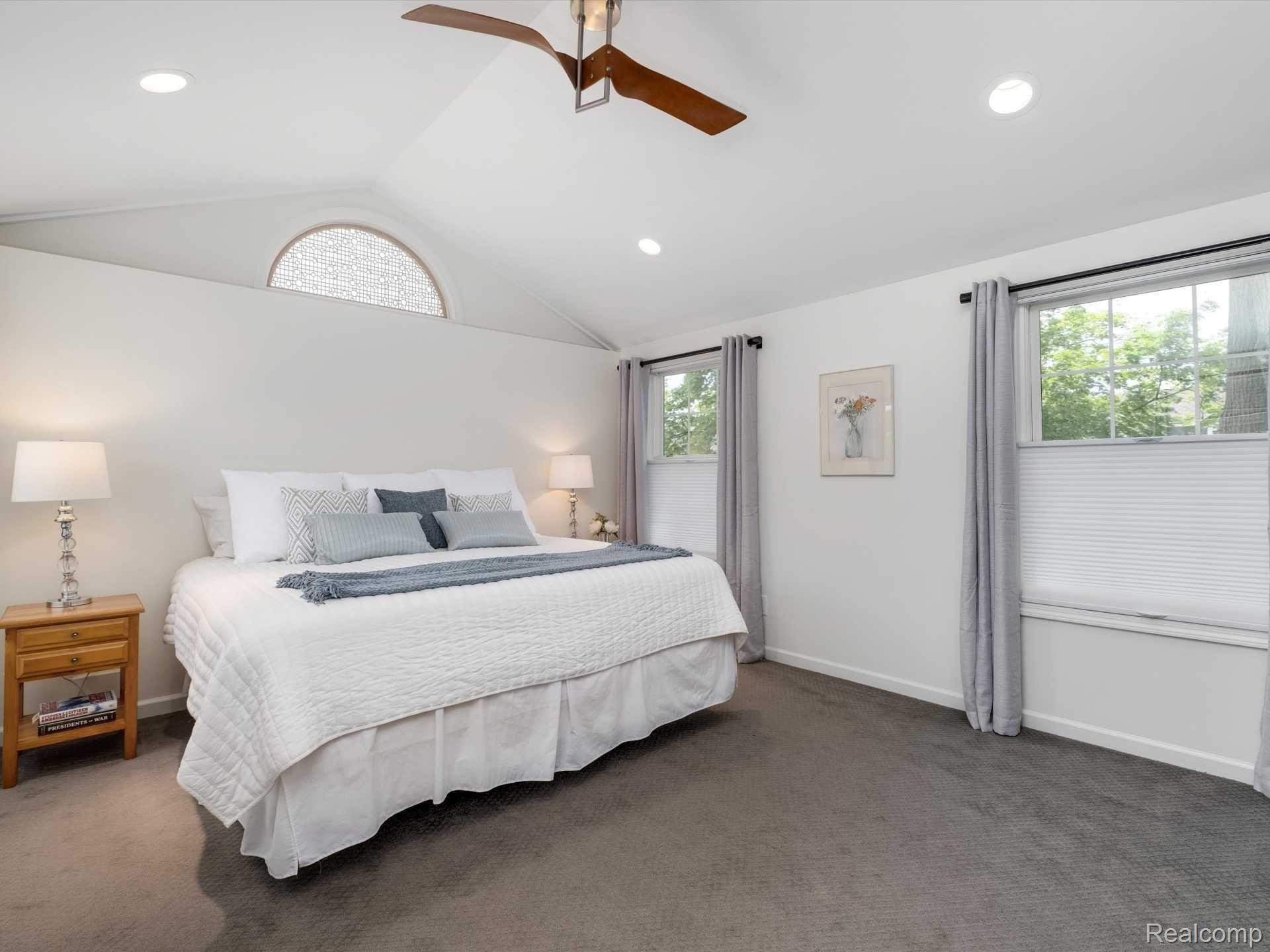 1695 WASHINGTON Boulevard