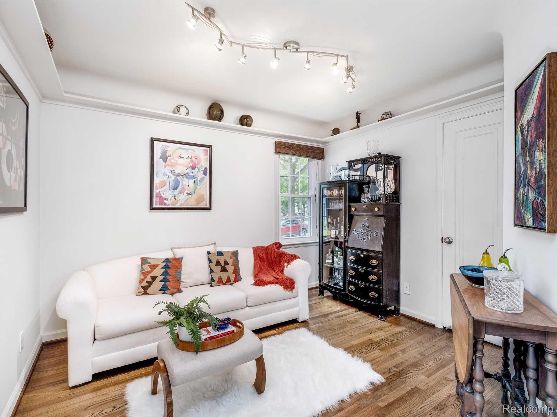 1695 WASHINGTON Boulevard