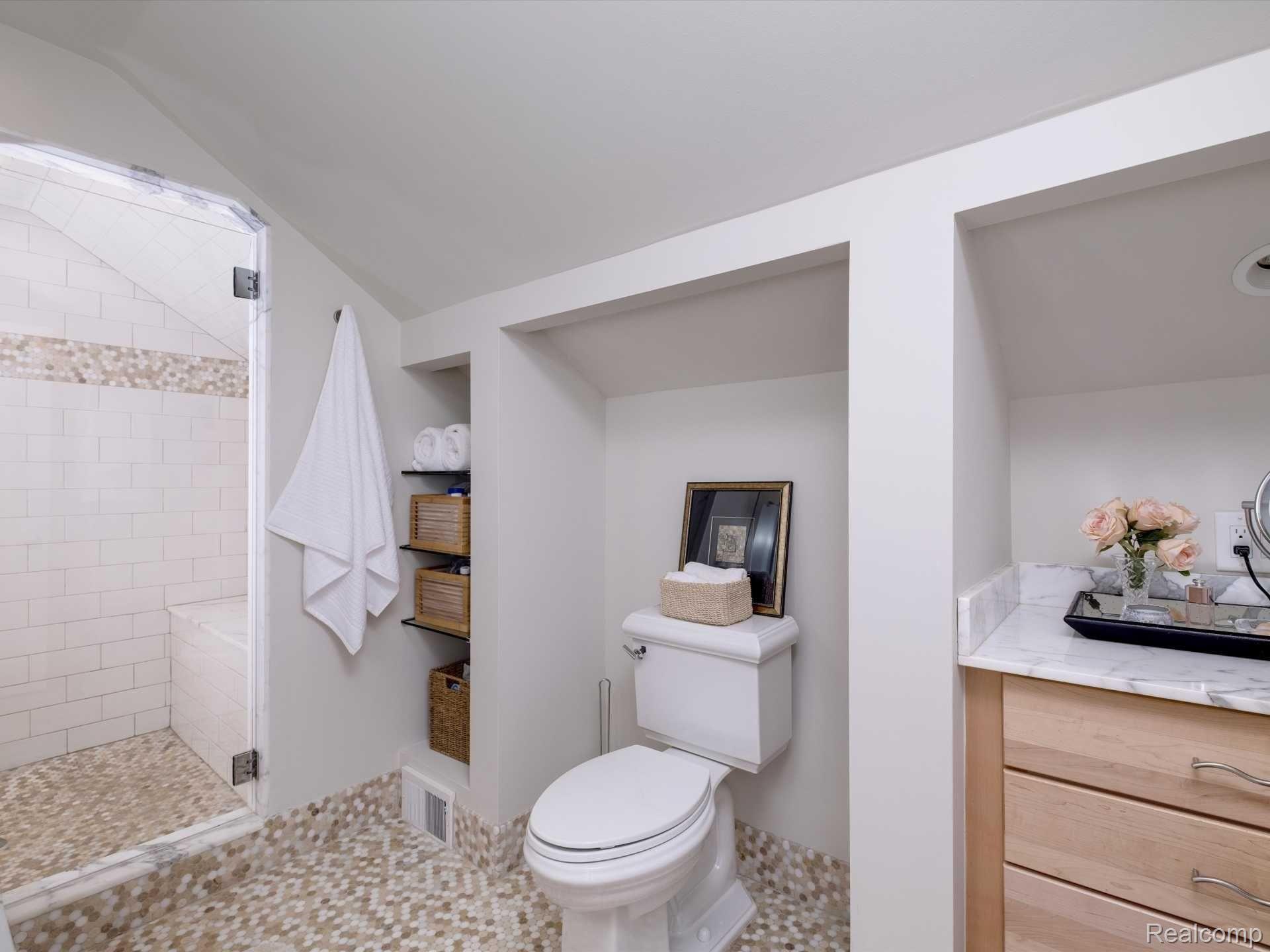 1695 WASHINGTON Boulevard