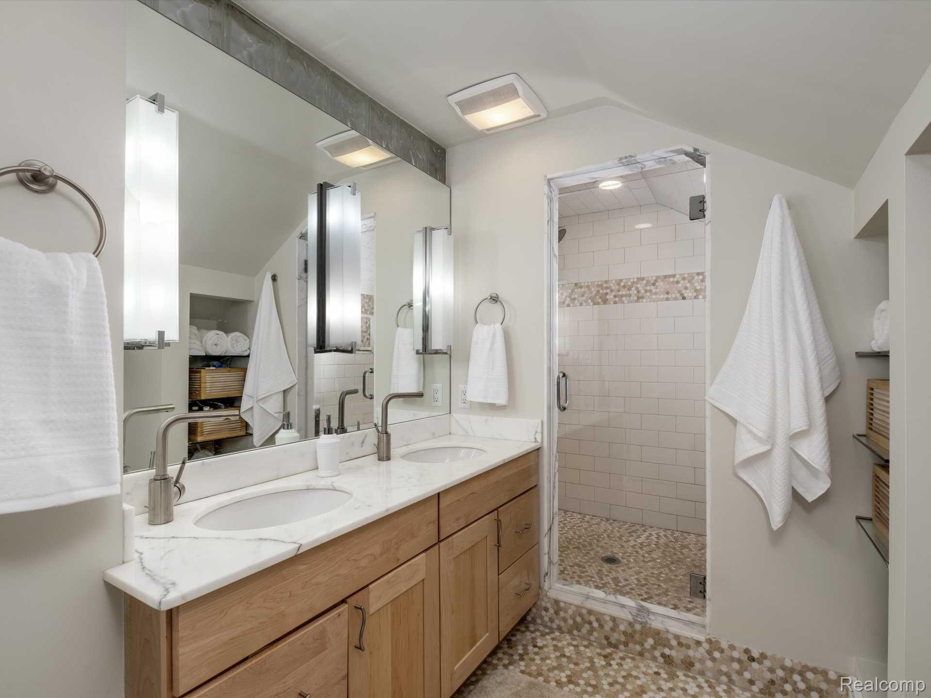 1695 WASHINGTON Boulevard