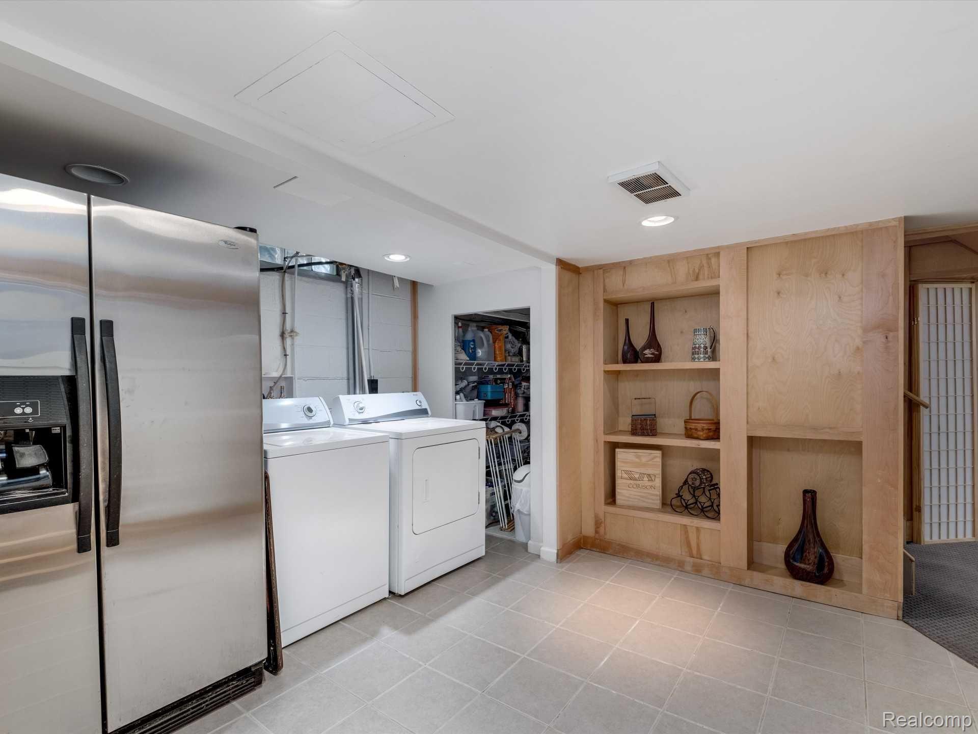 1695 WASHINGTON Boulevard