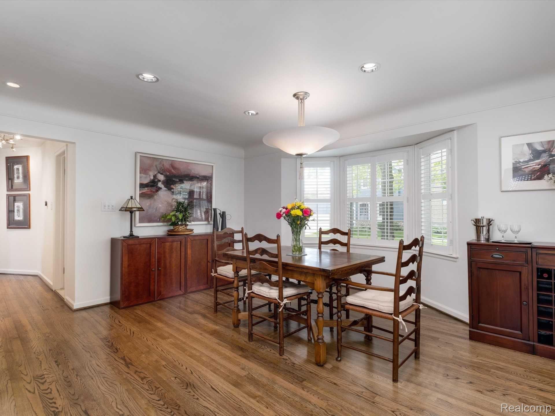 1695 WASHINGTON Boulevard