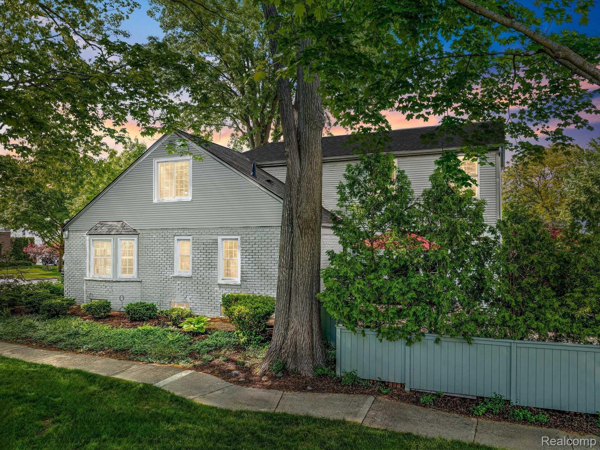 1695 WASHINGTON Boulevard