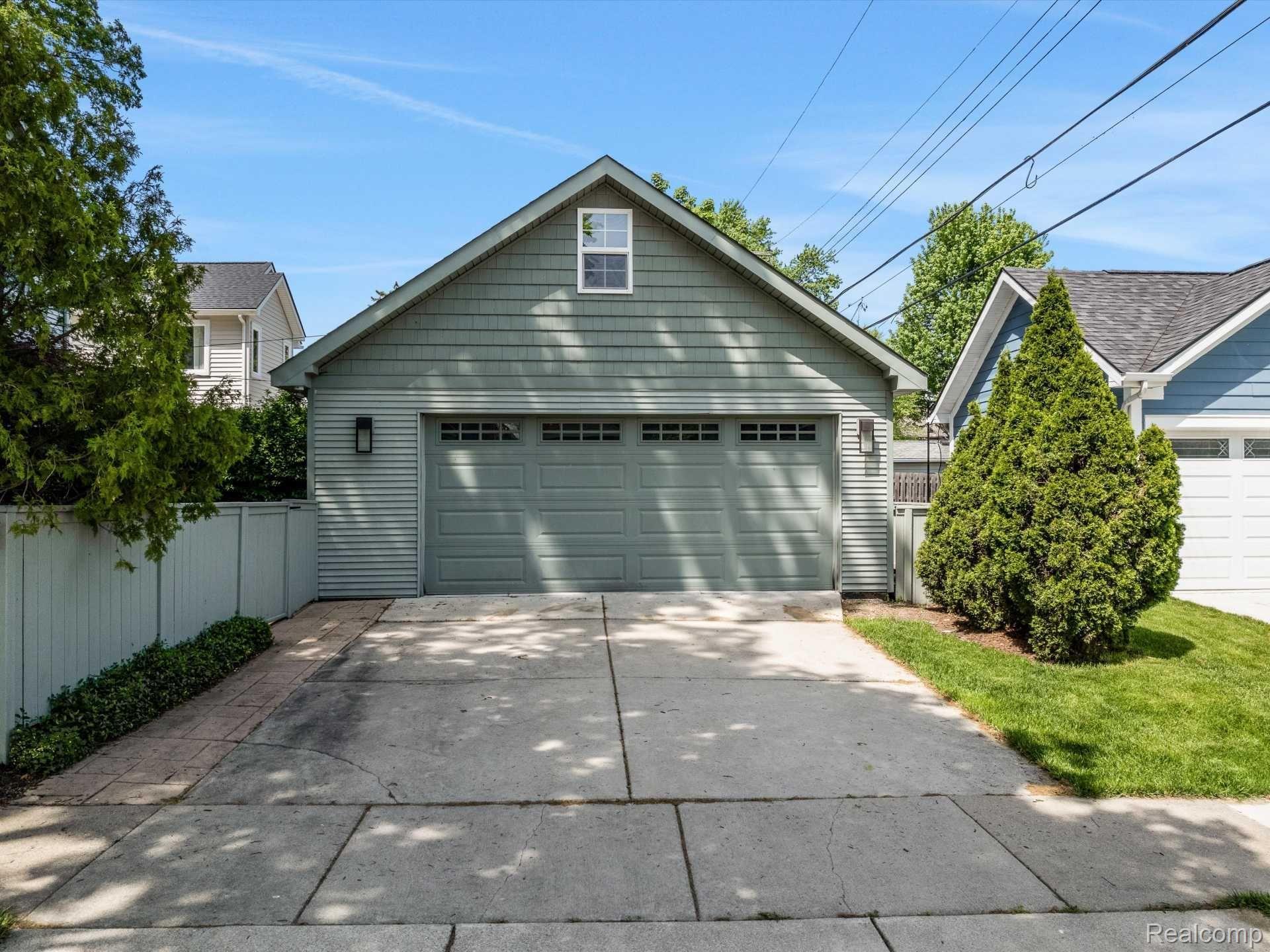 1695 WASHINGTON Boulevard