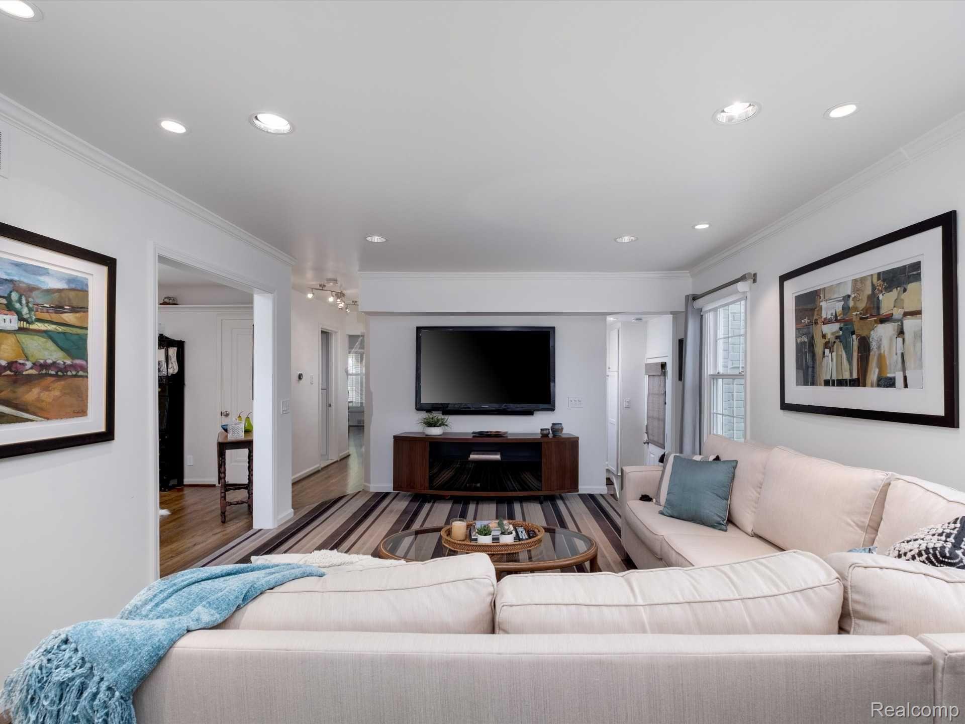 1695 WASHINGTON Boulevard