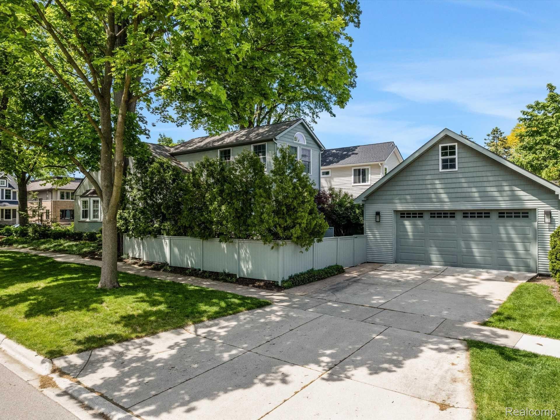 1695 WASHINGTON Boulevard