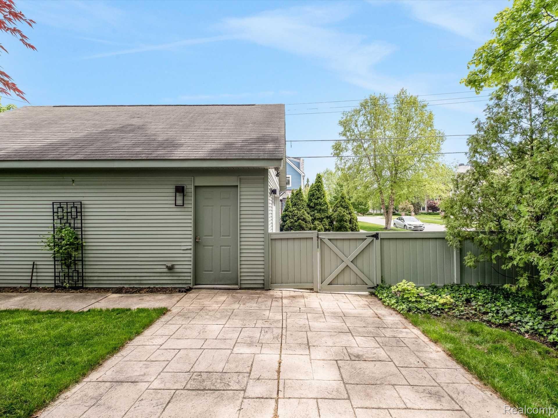 1695 WASHINGTON Boulevard