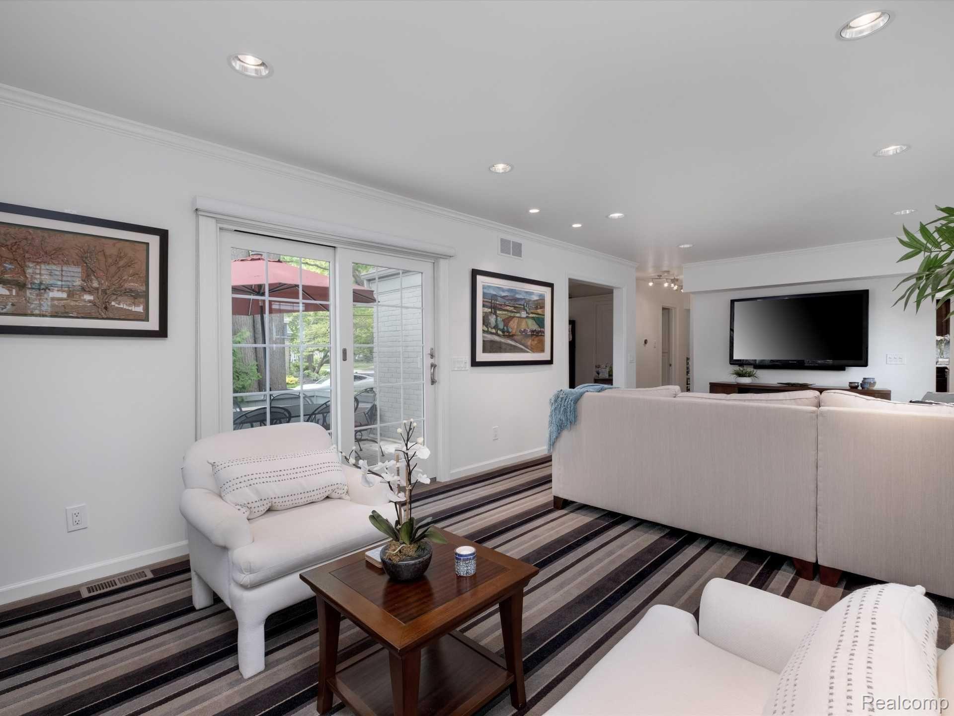 1695 WASHINGTON Boulevard