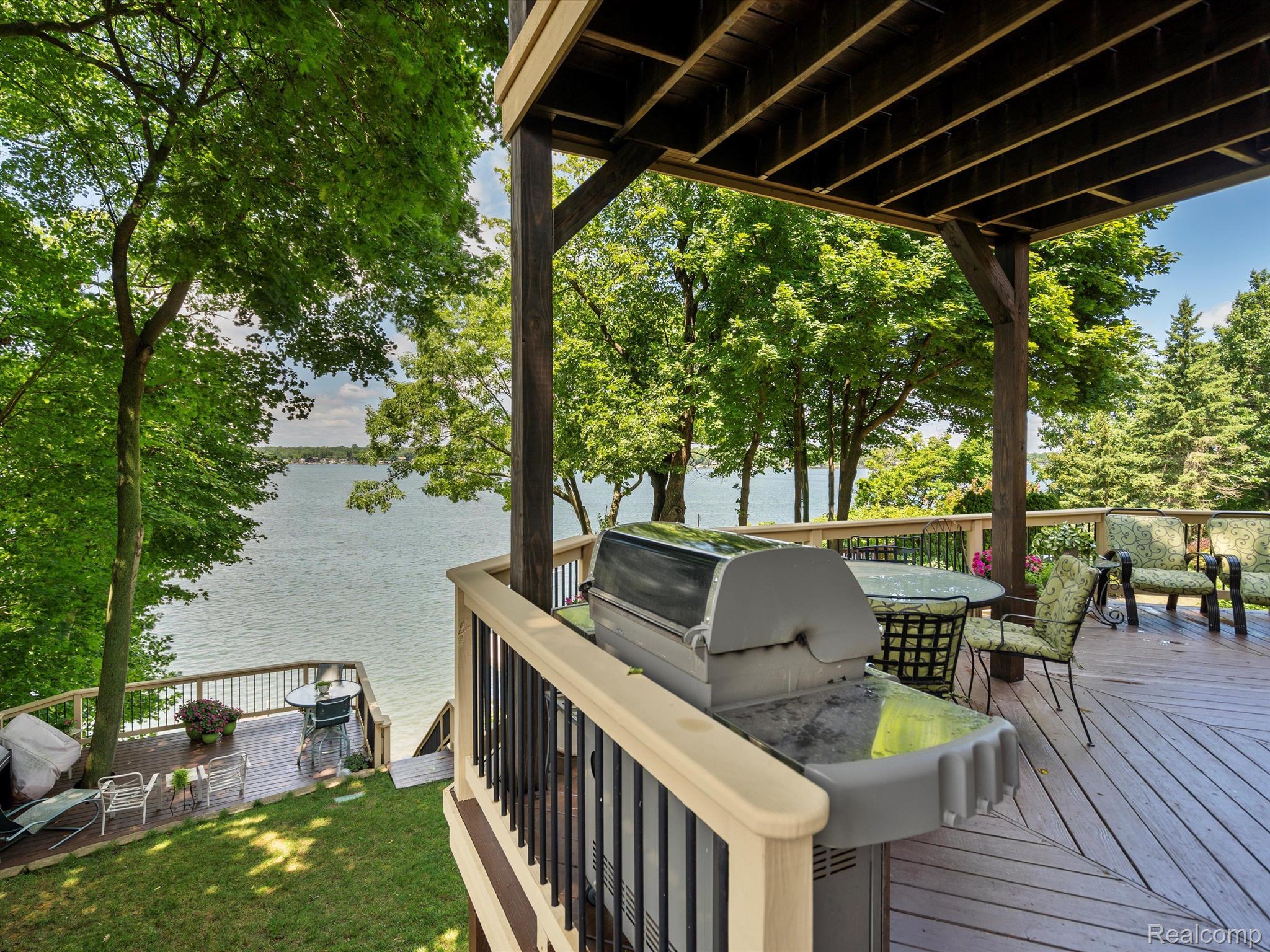 2401 RIDGE Road
