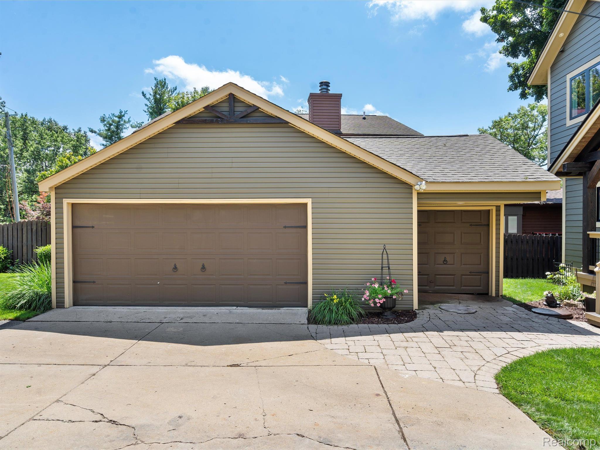2401 RIDGE Road