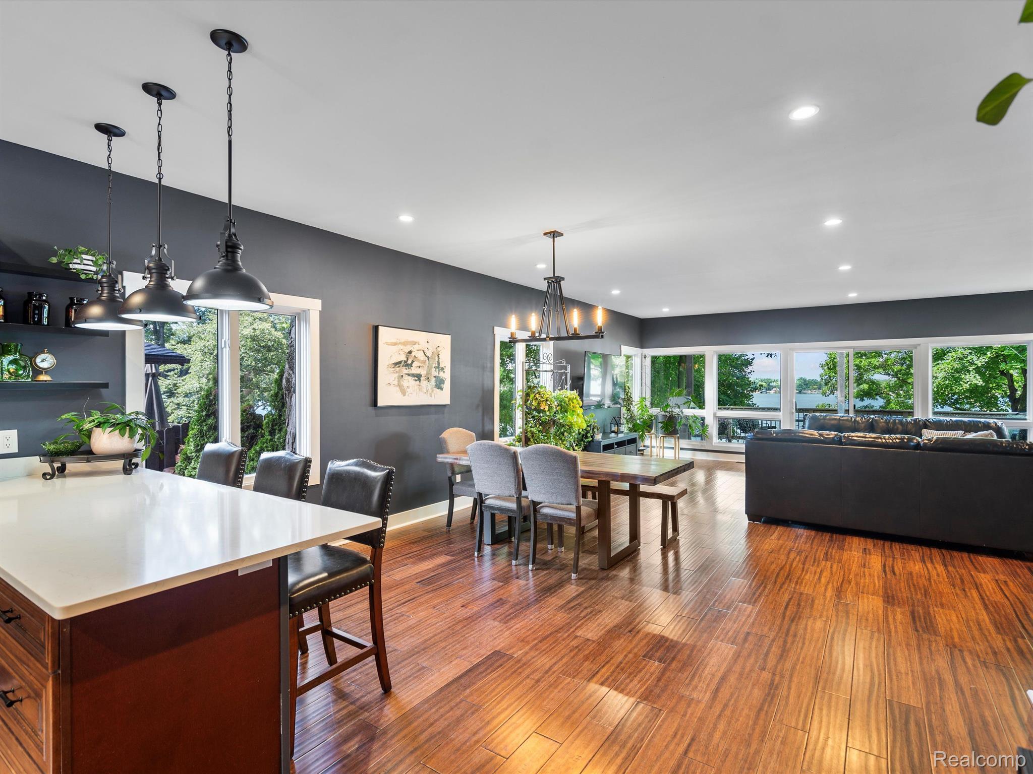 2401 RIDGE Road