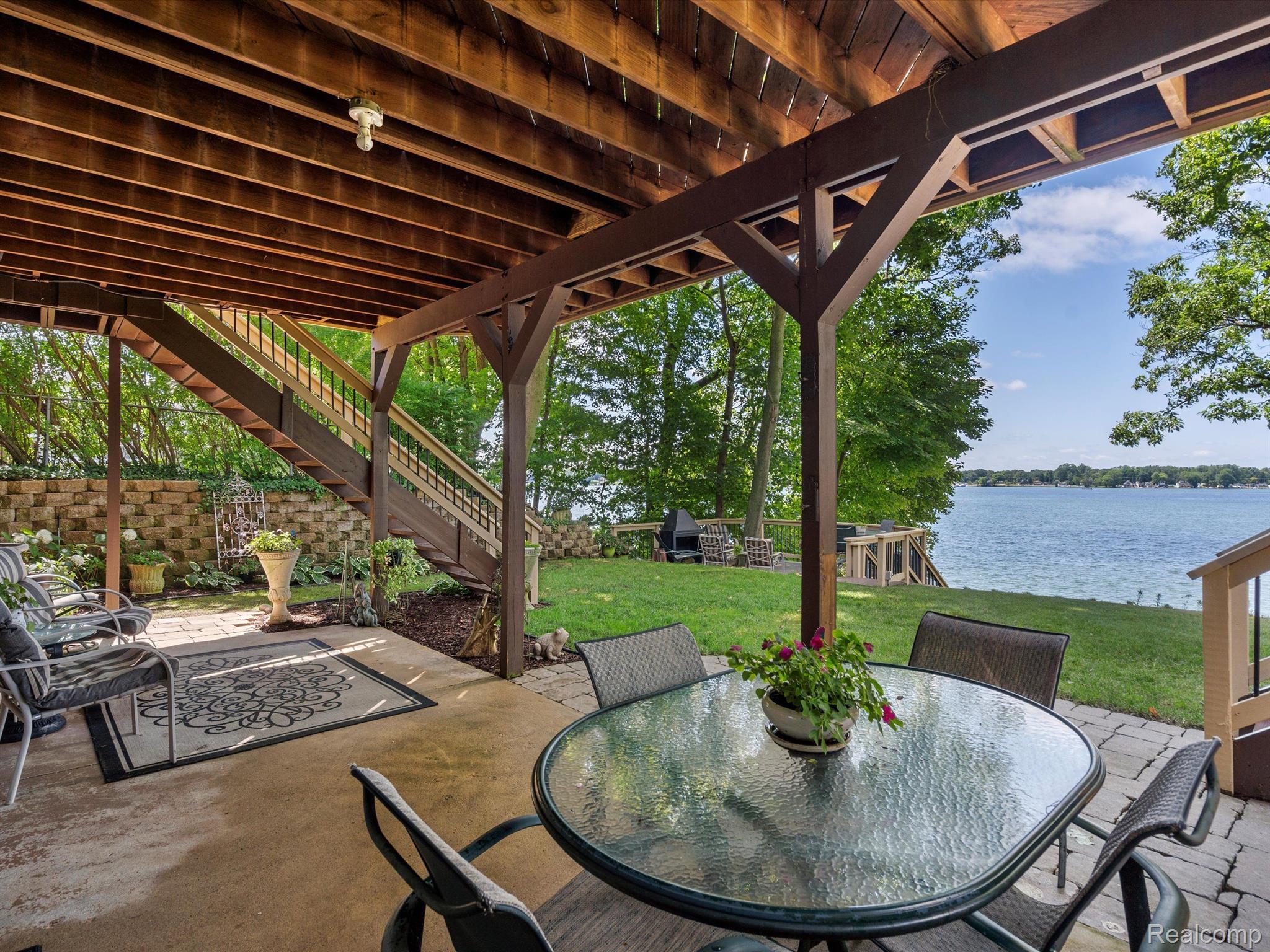 2401 RIDGE Road