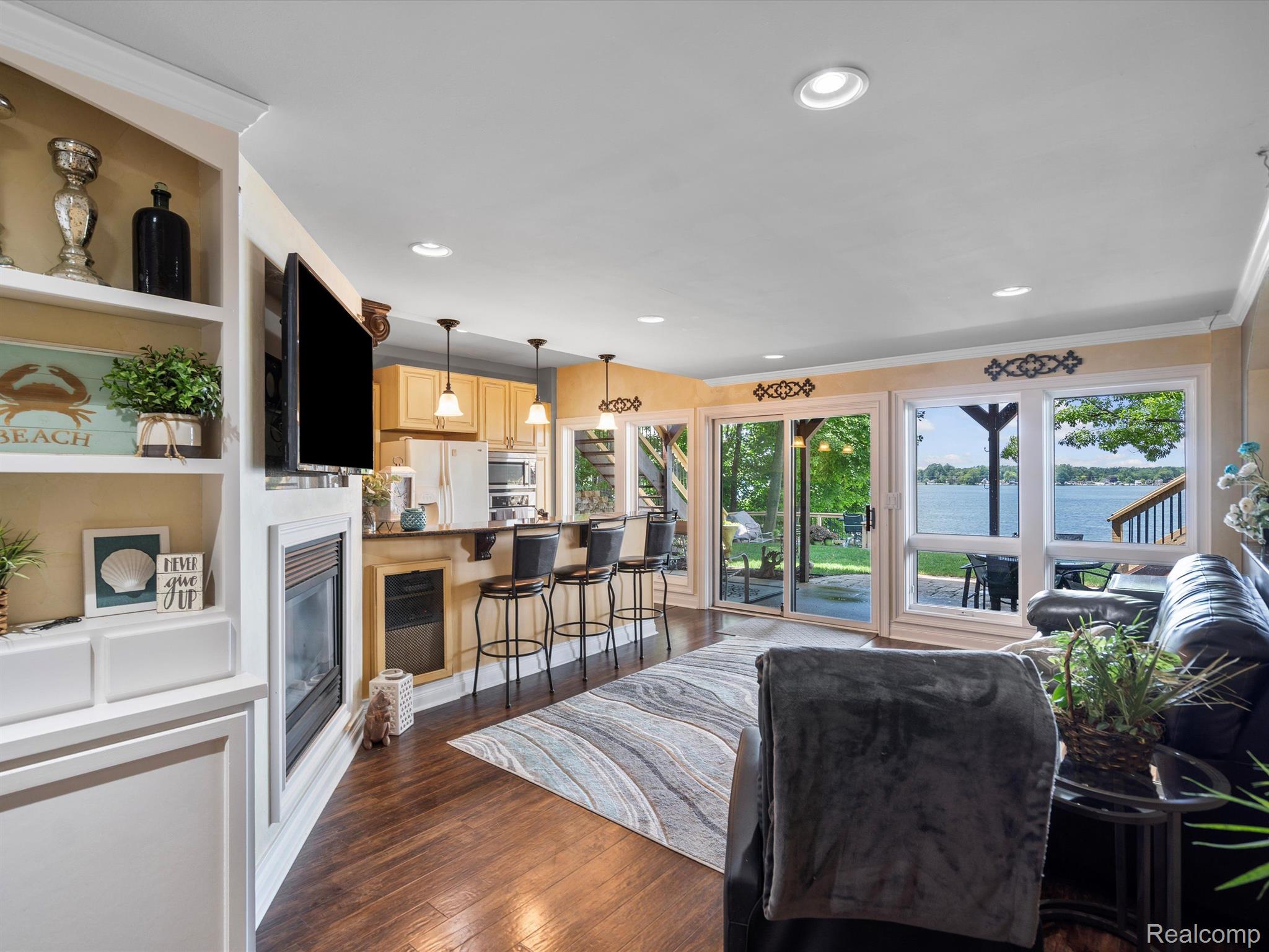 2401 RIDGE Road