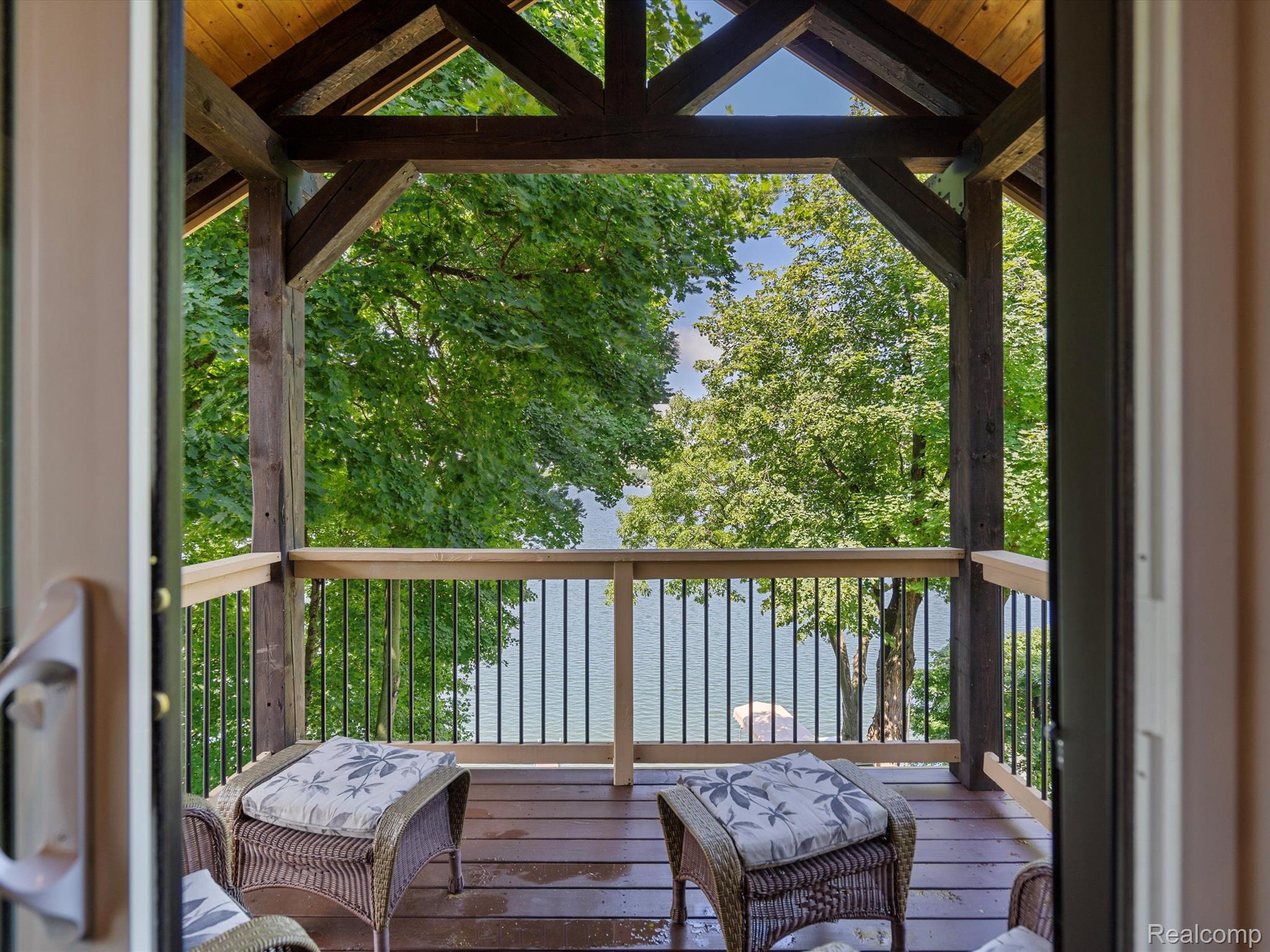 2401 RIDGE Road