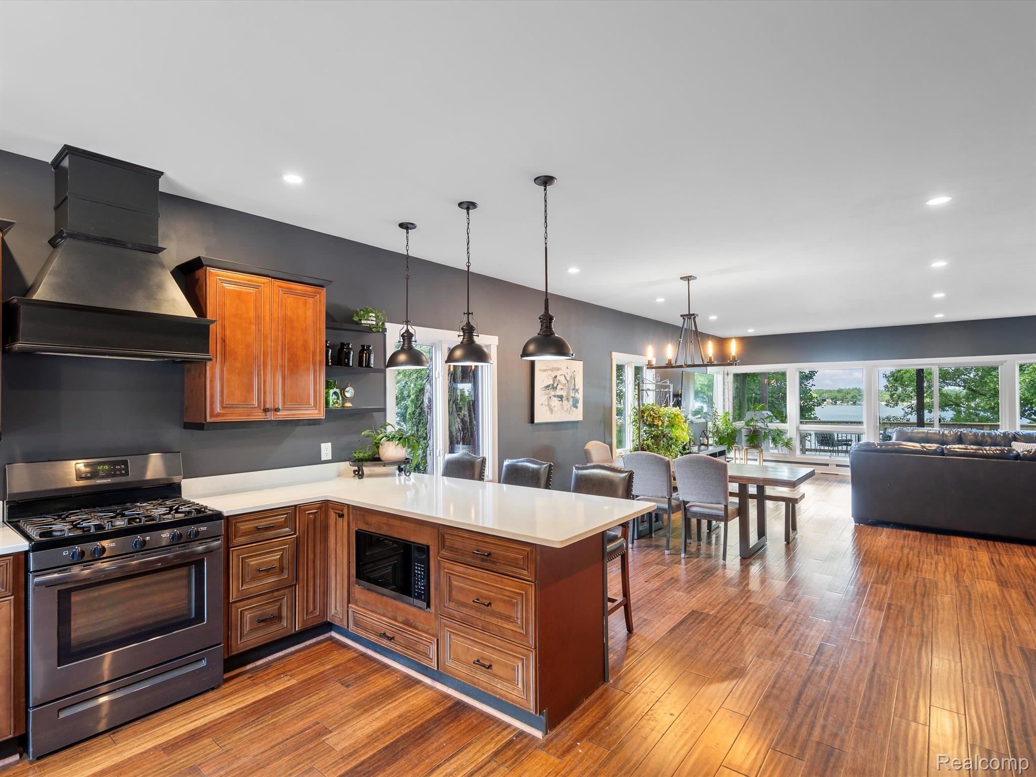 2401 RIDGE Road