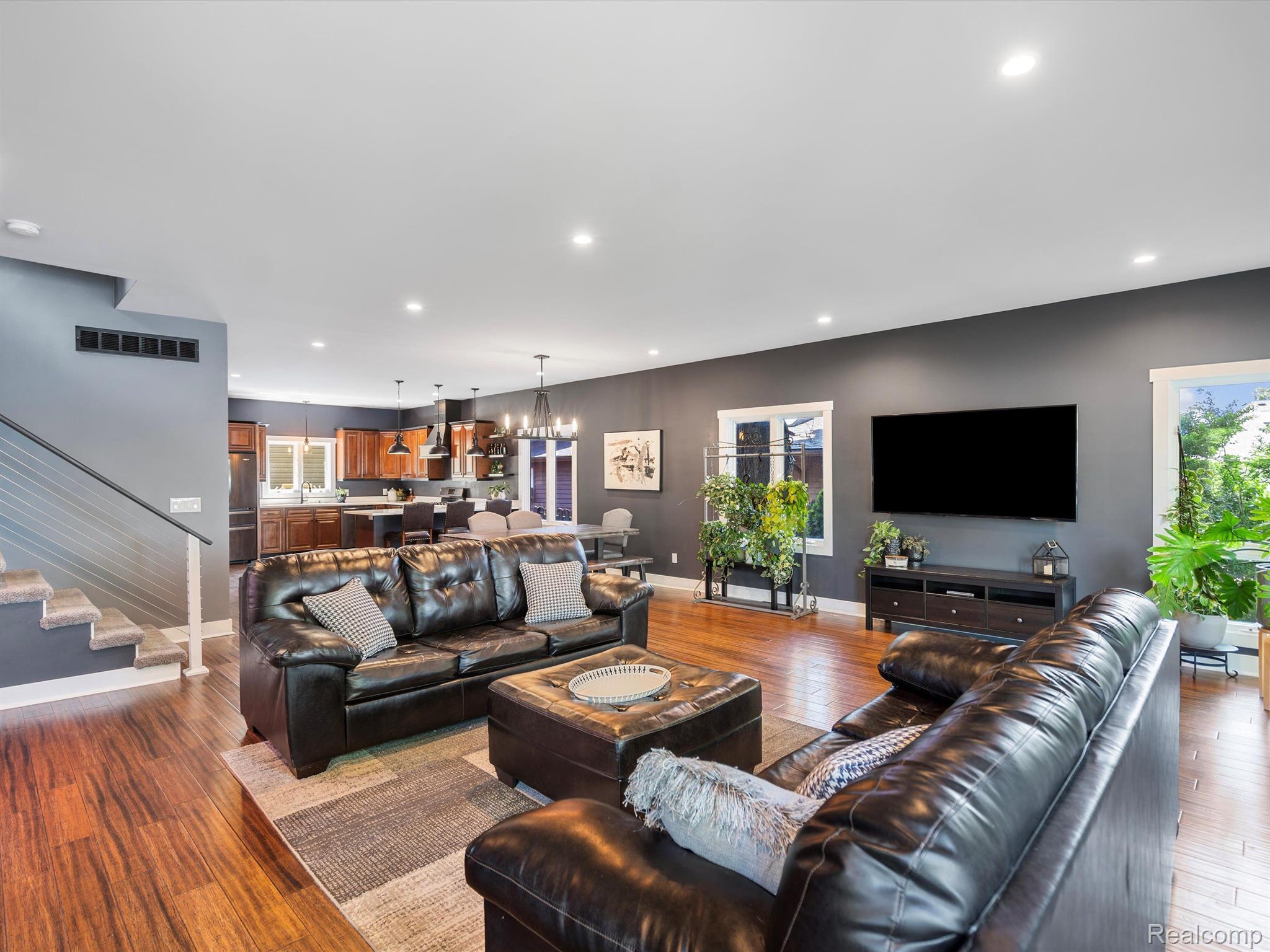 2401 RIDGE Road