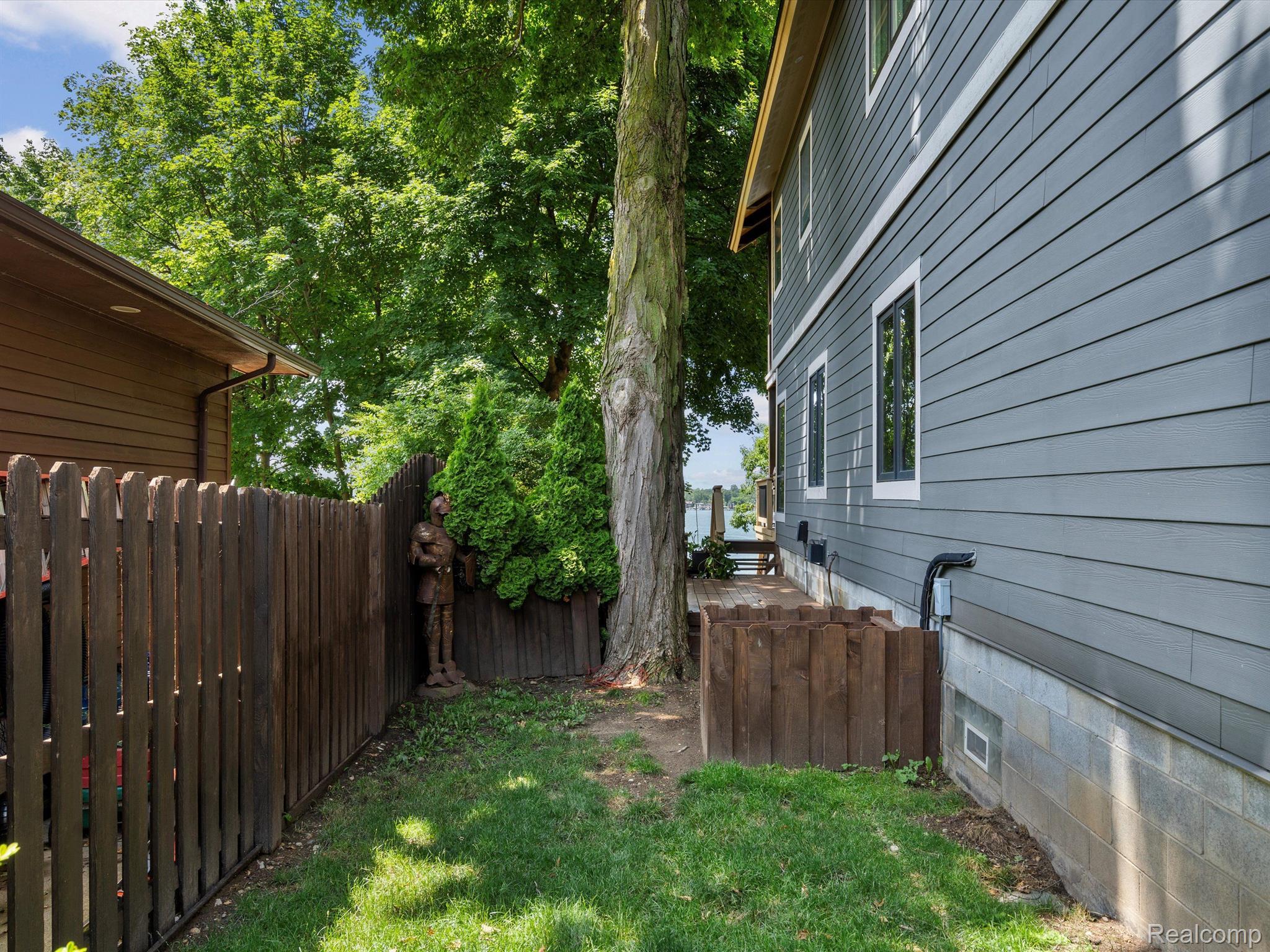 2401 RIDGE Road