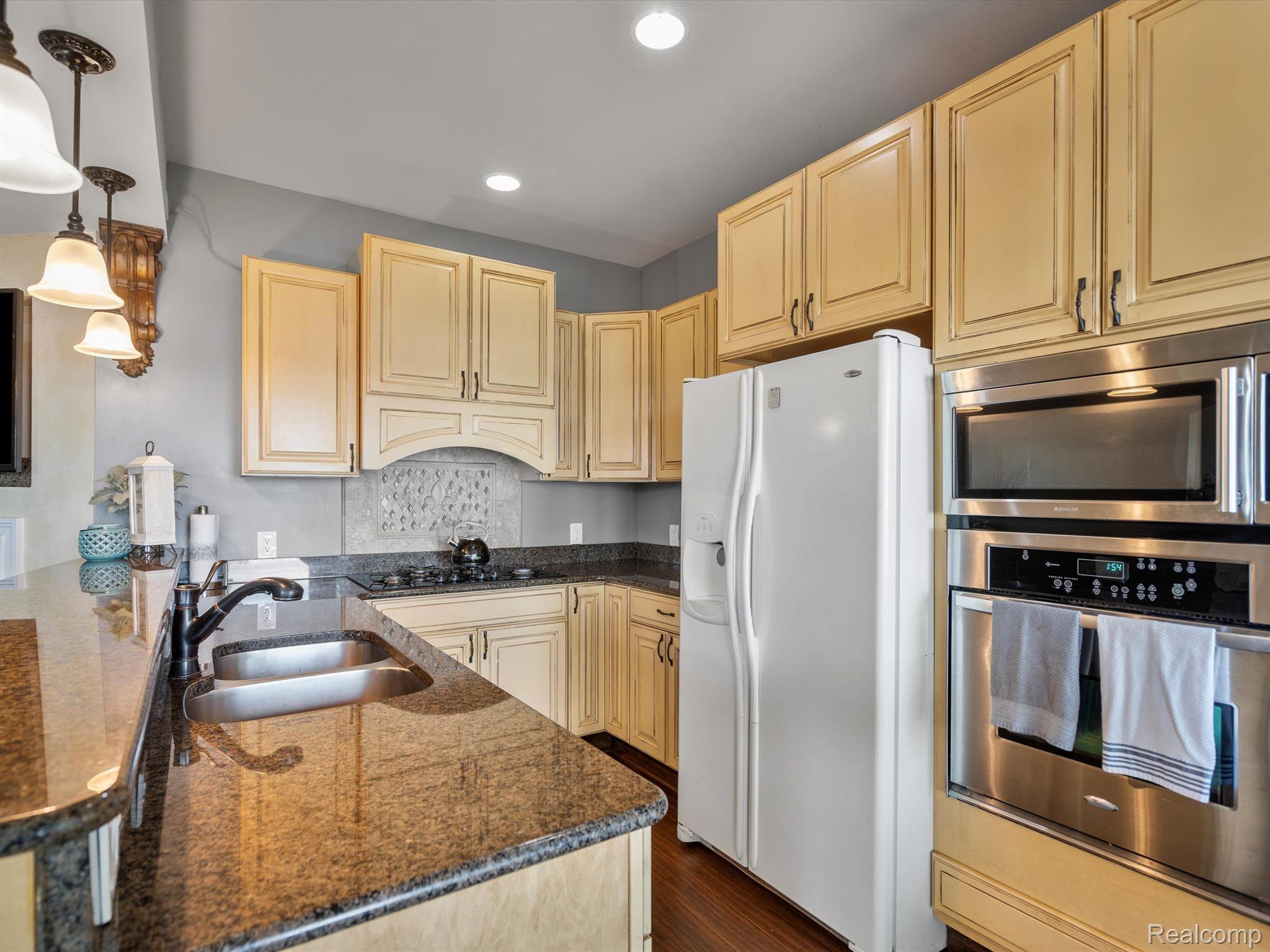 2401 RIDGE Road