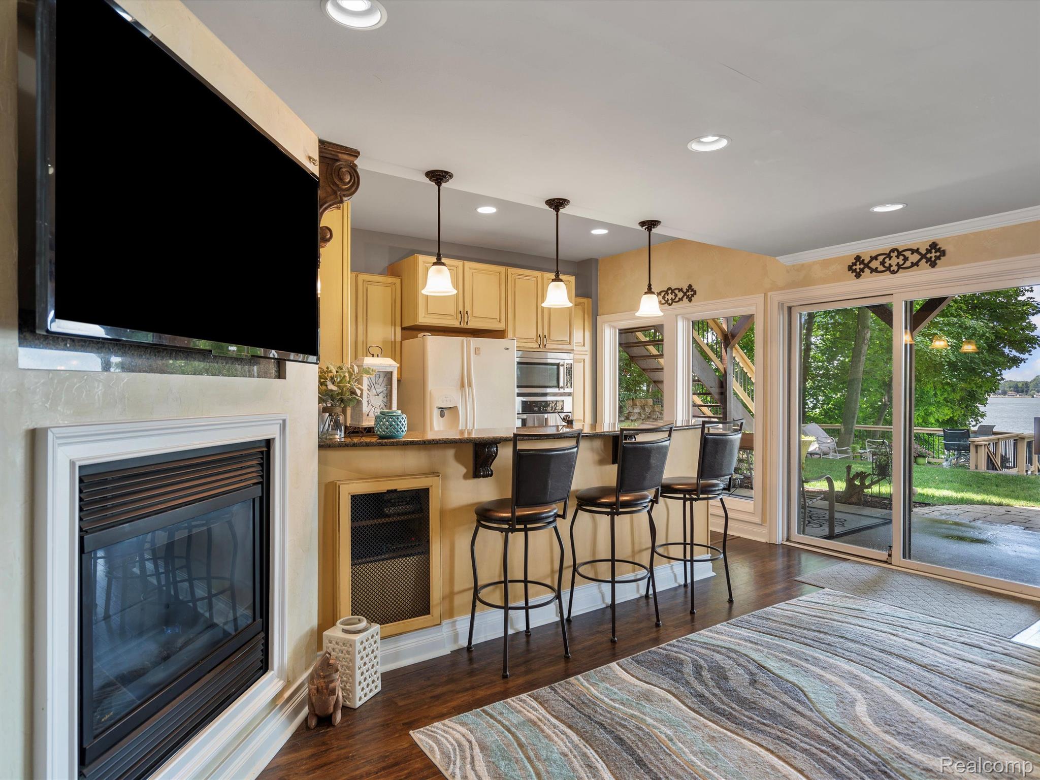 2401 RIDGE Road