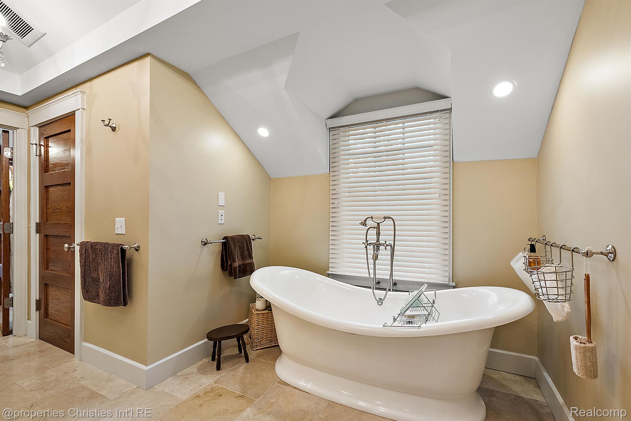 861 WESTWOOD Drive