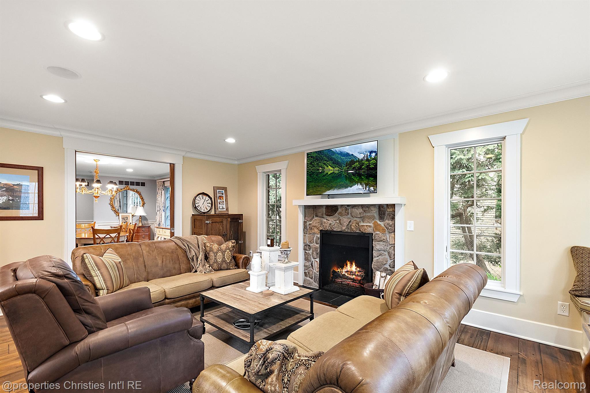 861 WESTWOOD Drive