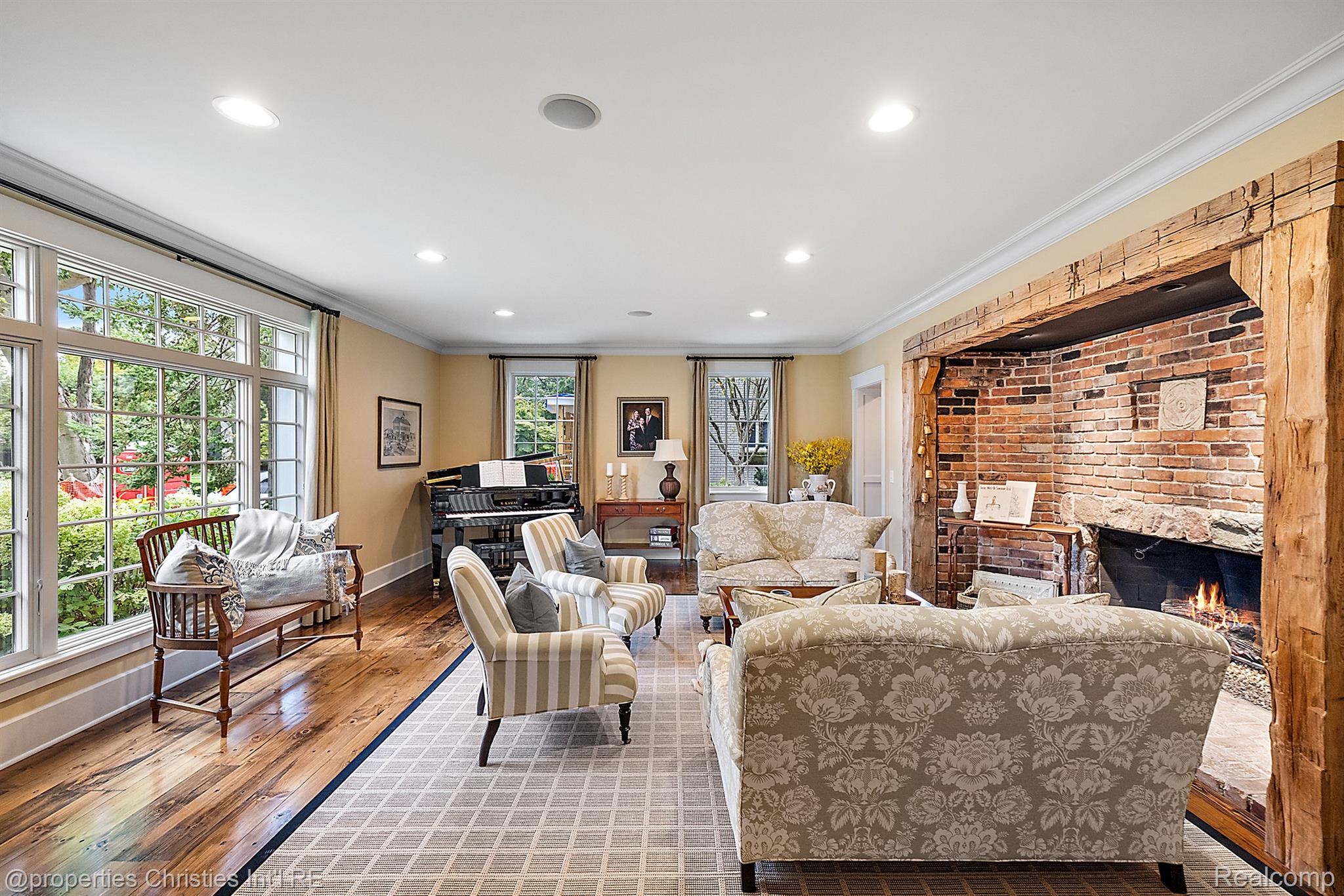 861 WESTWOOD Drive