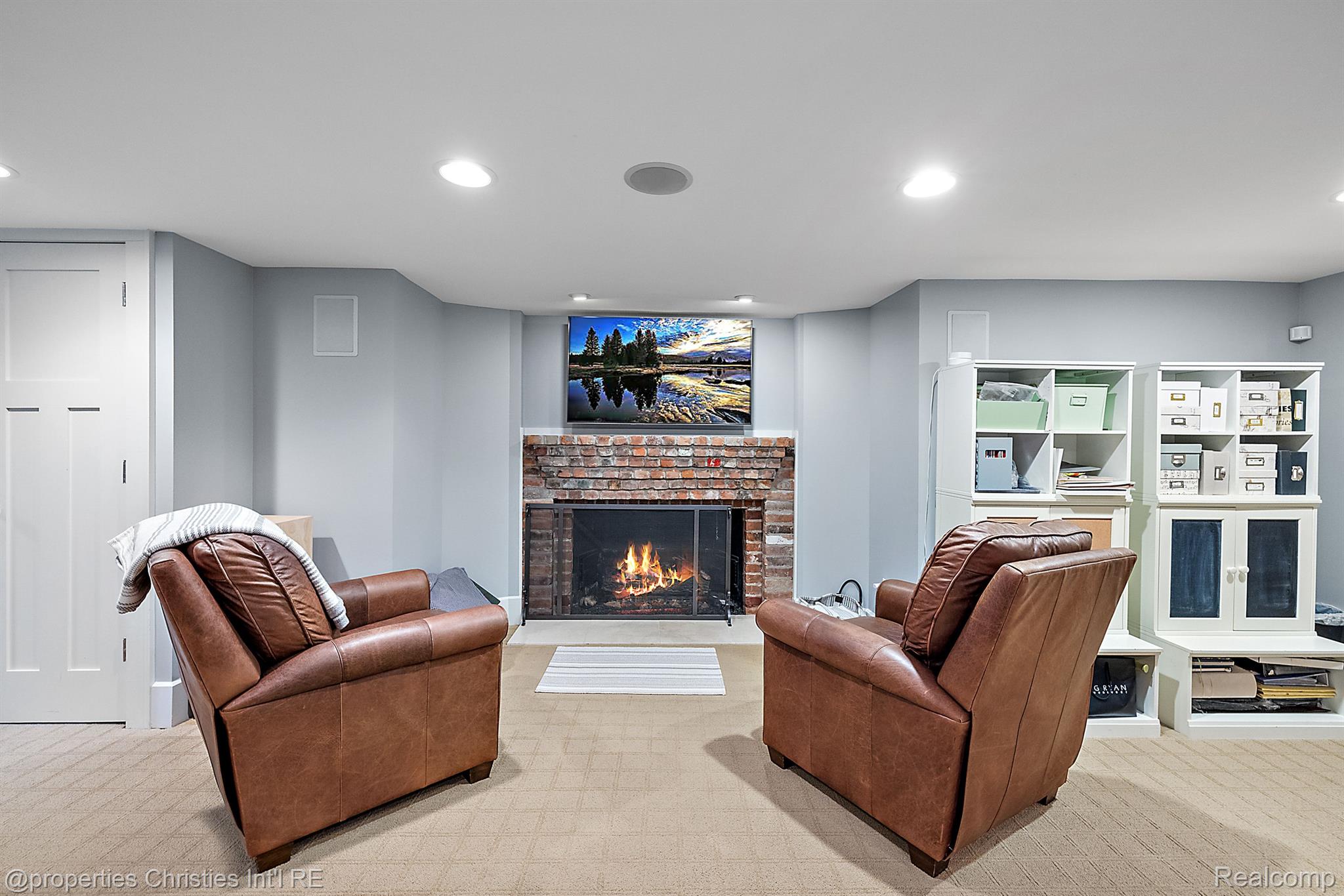 861 WESTWOOD Drive
