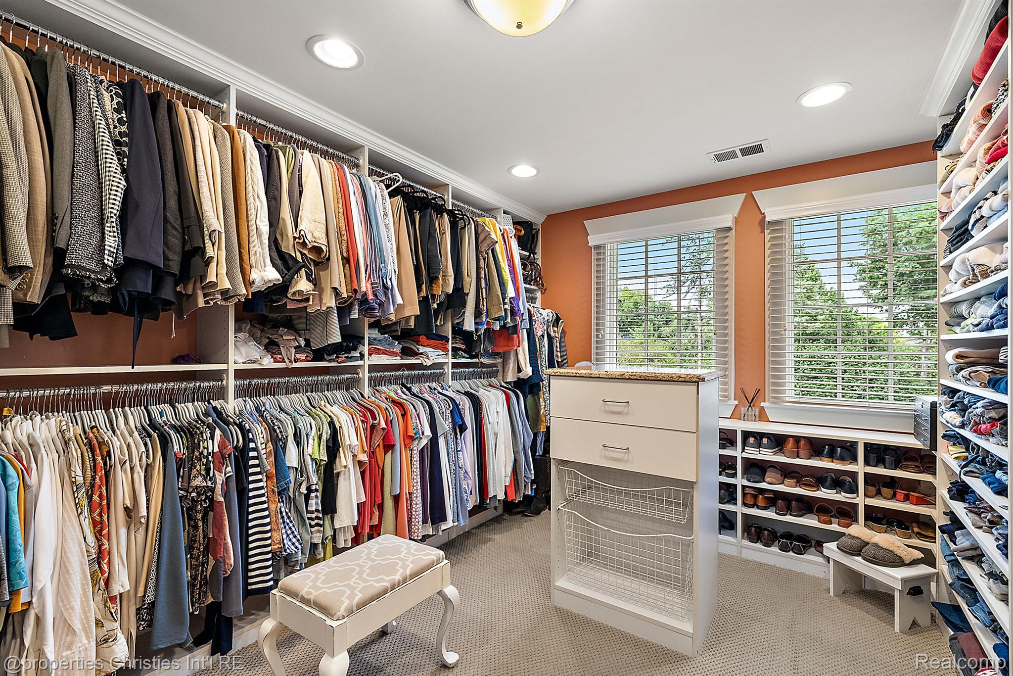 861 WESTWOOD Drive