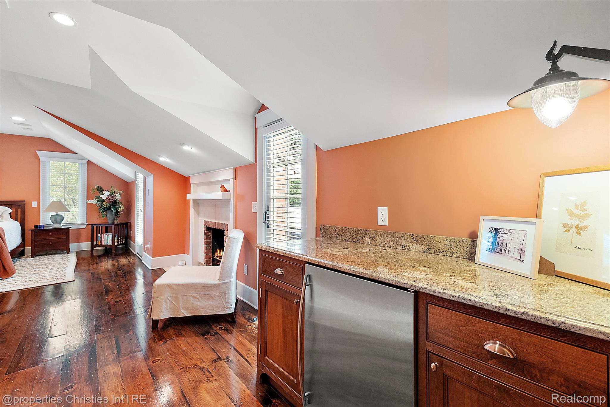 861 WESTWOOD Drive