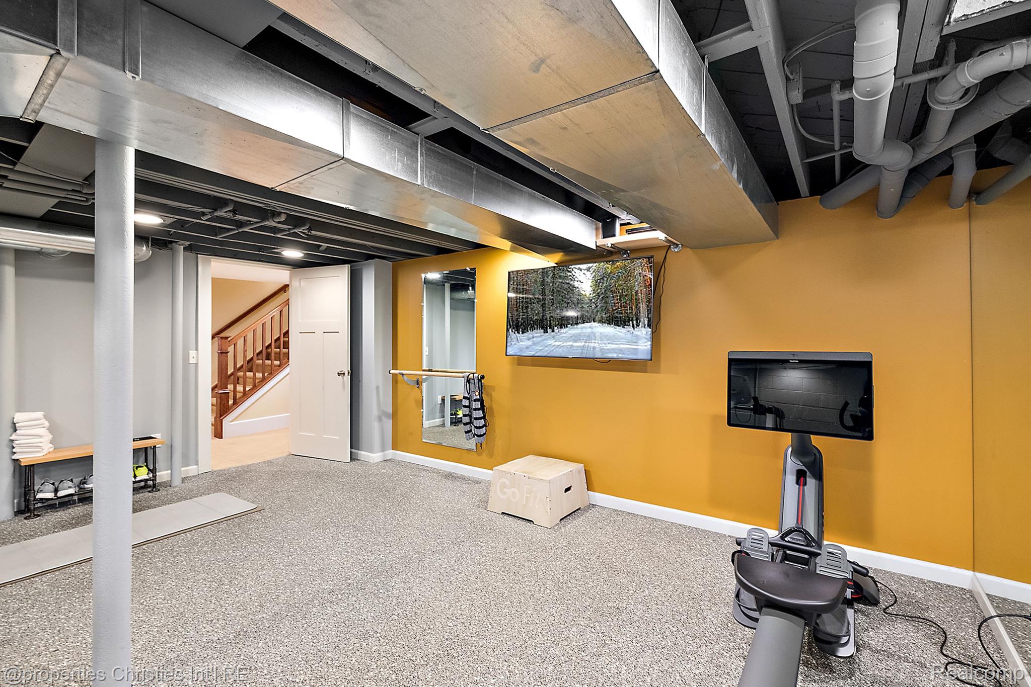 861 WESTWOOD Drive