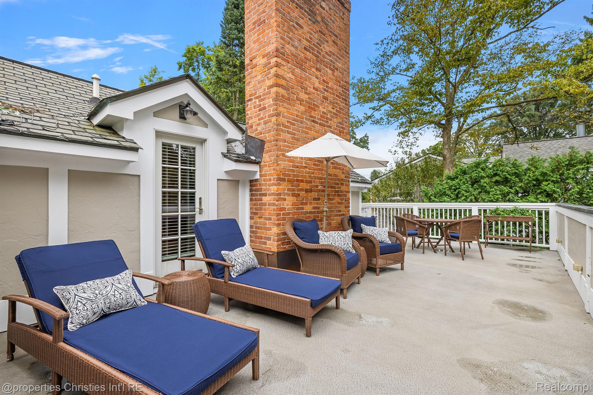 861 WESTWOOD Drive