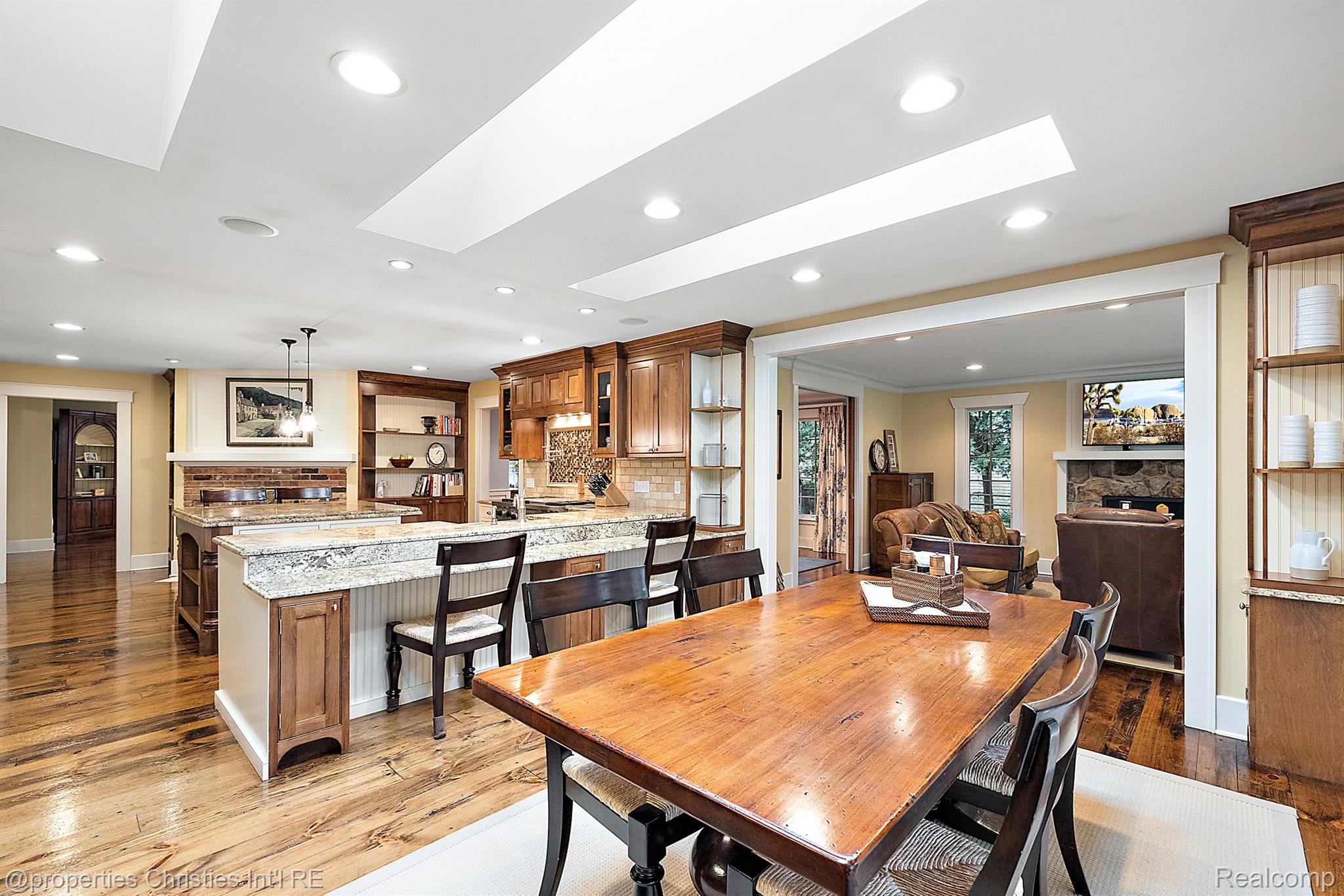 861 WESTWOOD Drive