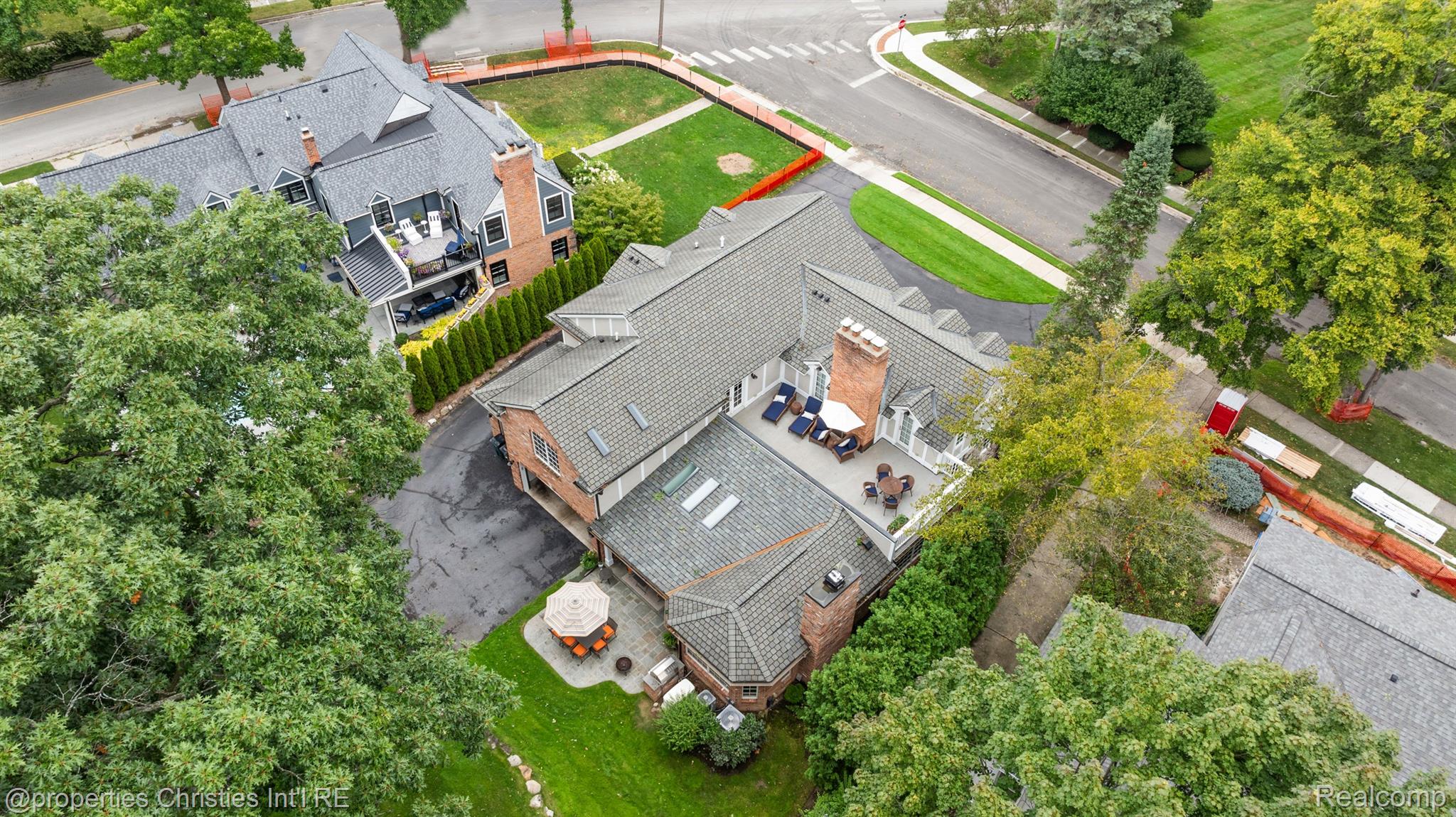 861 WESTWOOD Drive