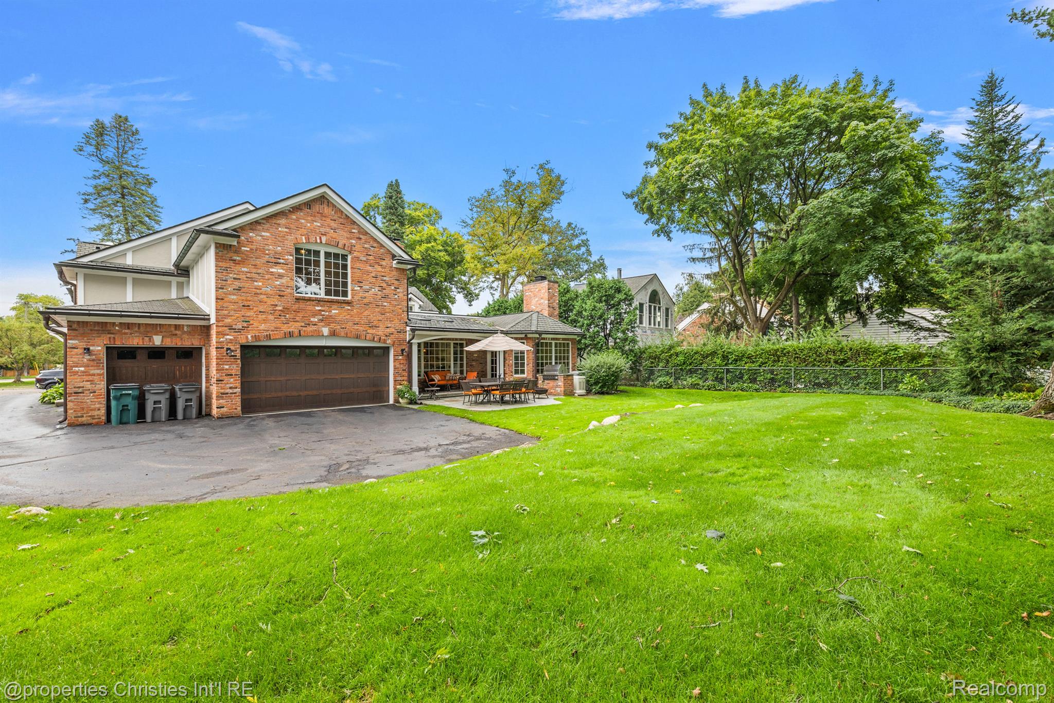 861 WESTWOOD Drive