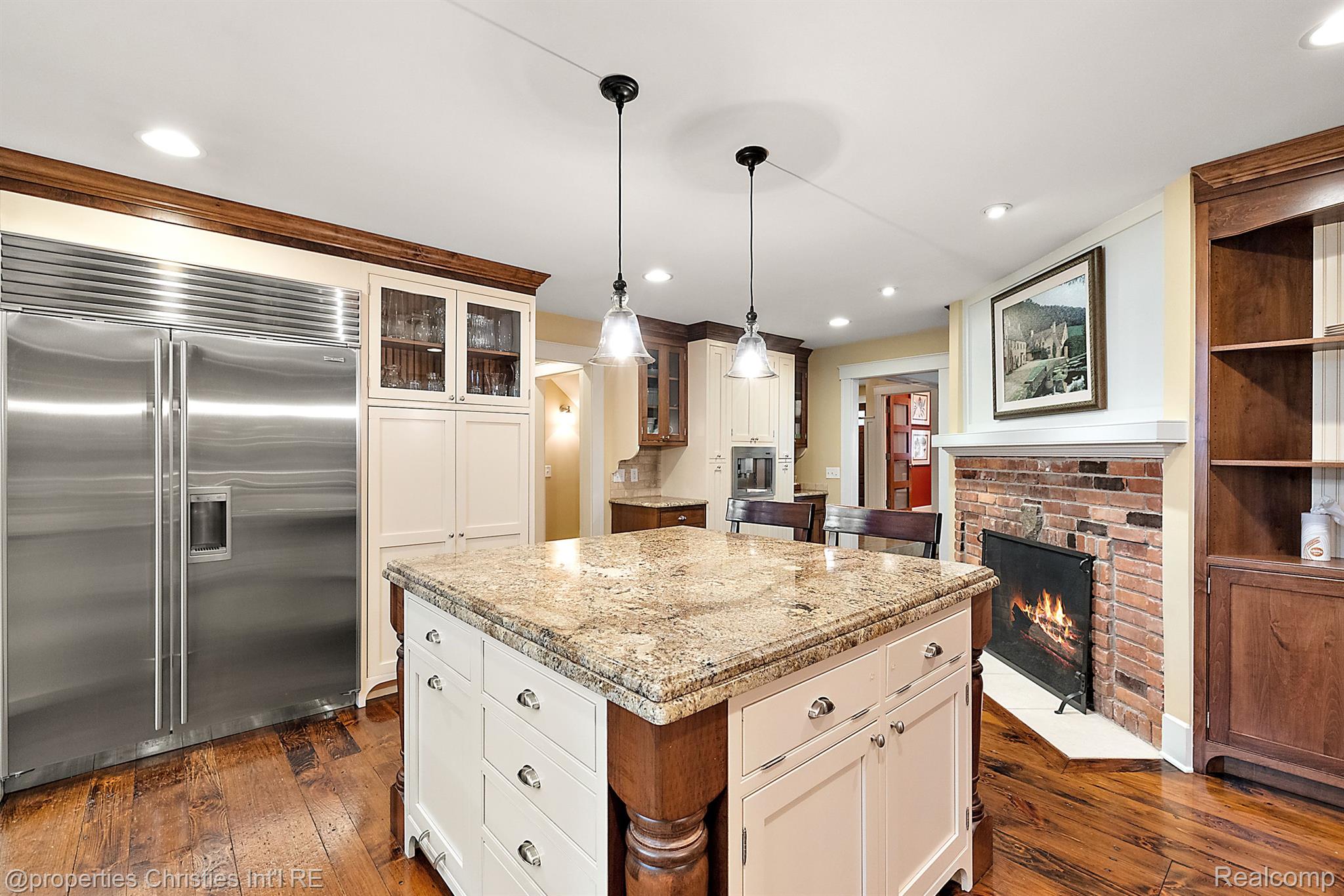 861 WESTWOOD Drive