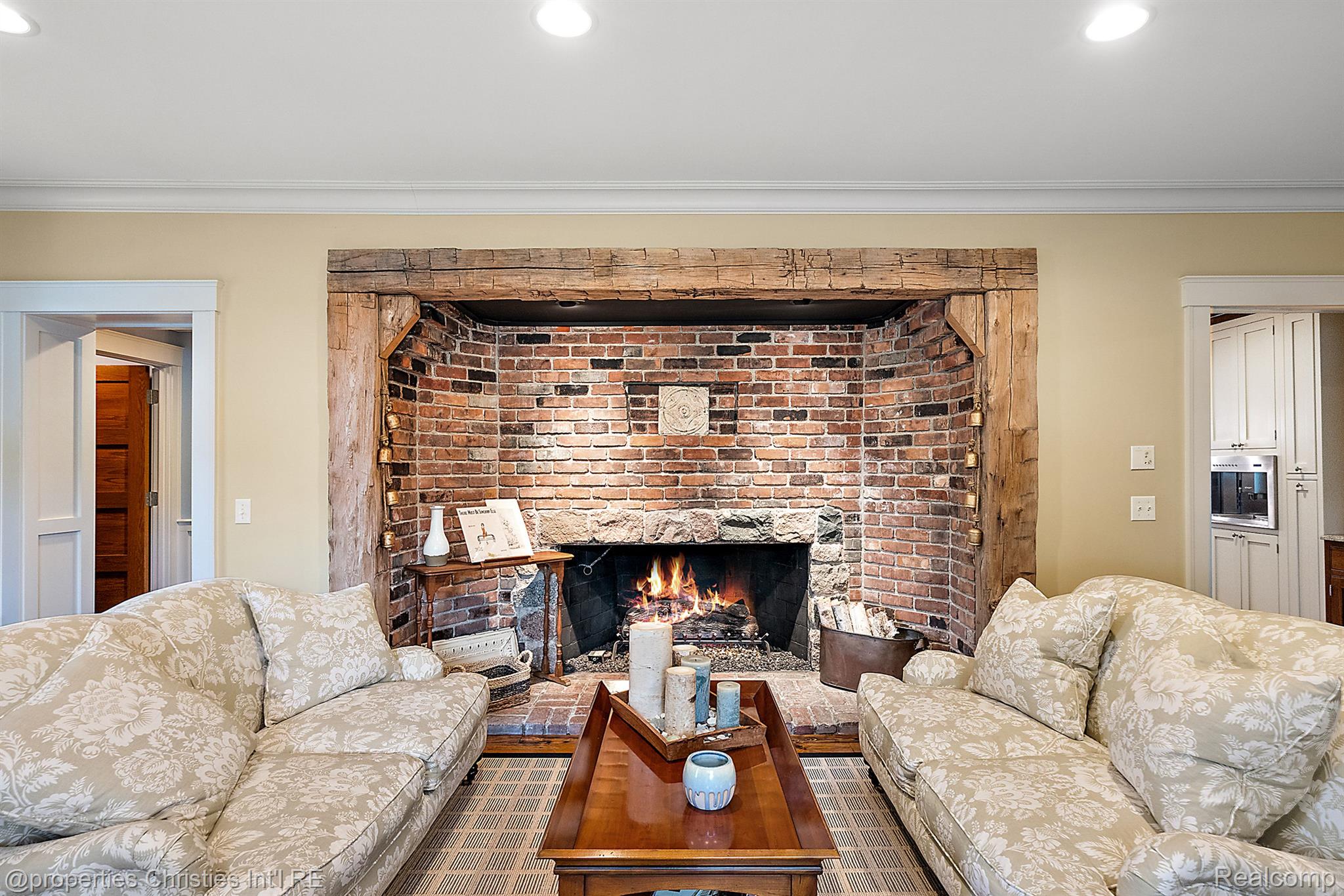 861 WESTWOOD Drive