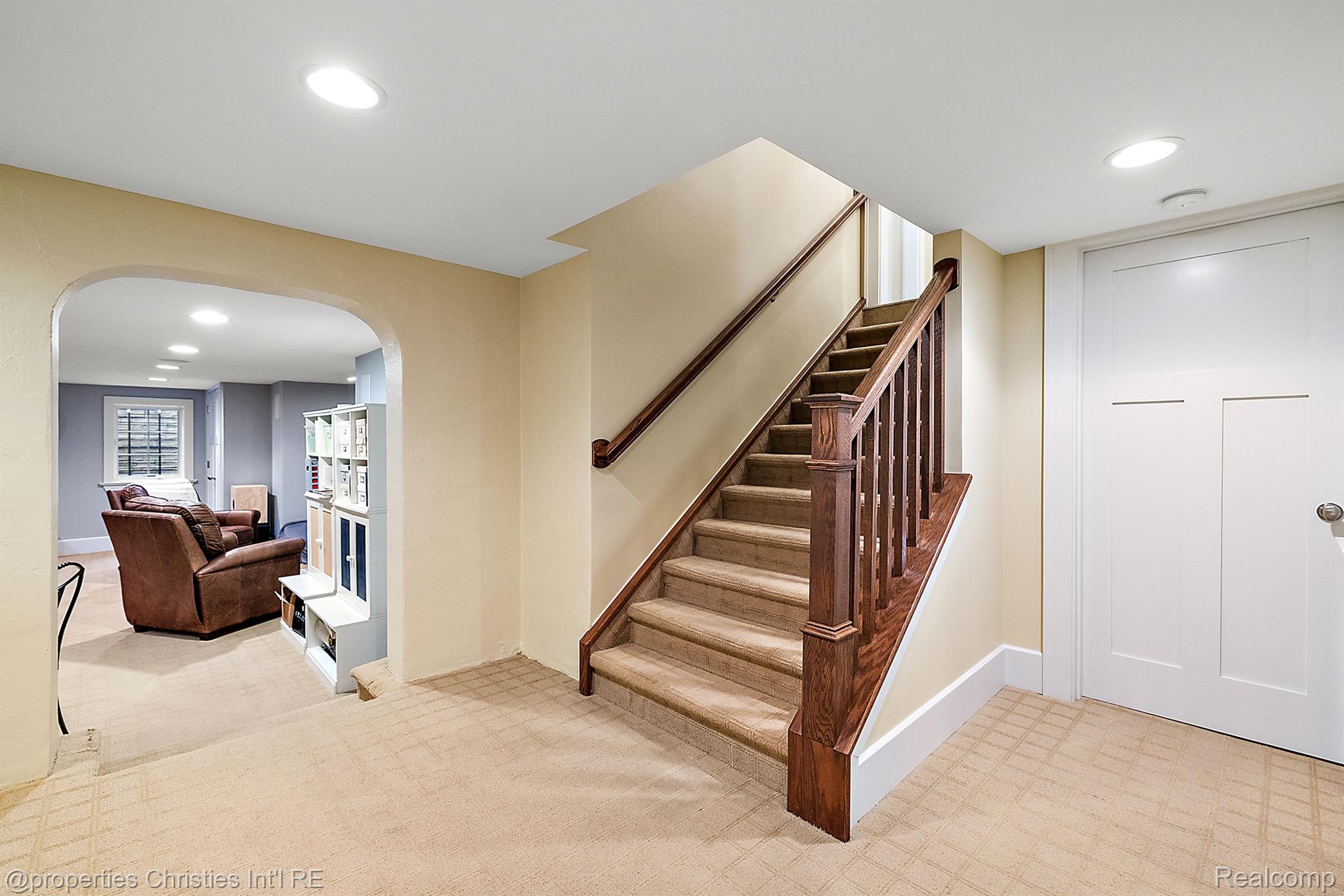 861 WESTWOOD Drive