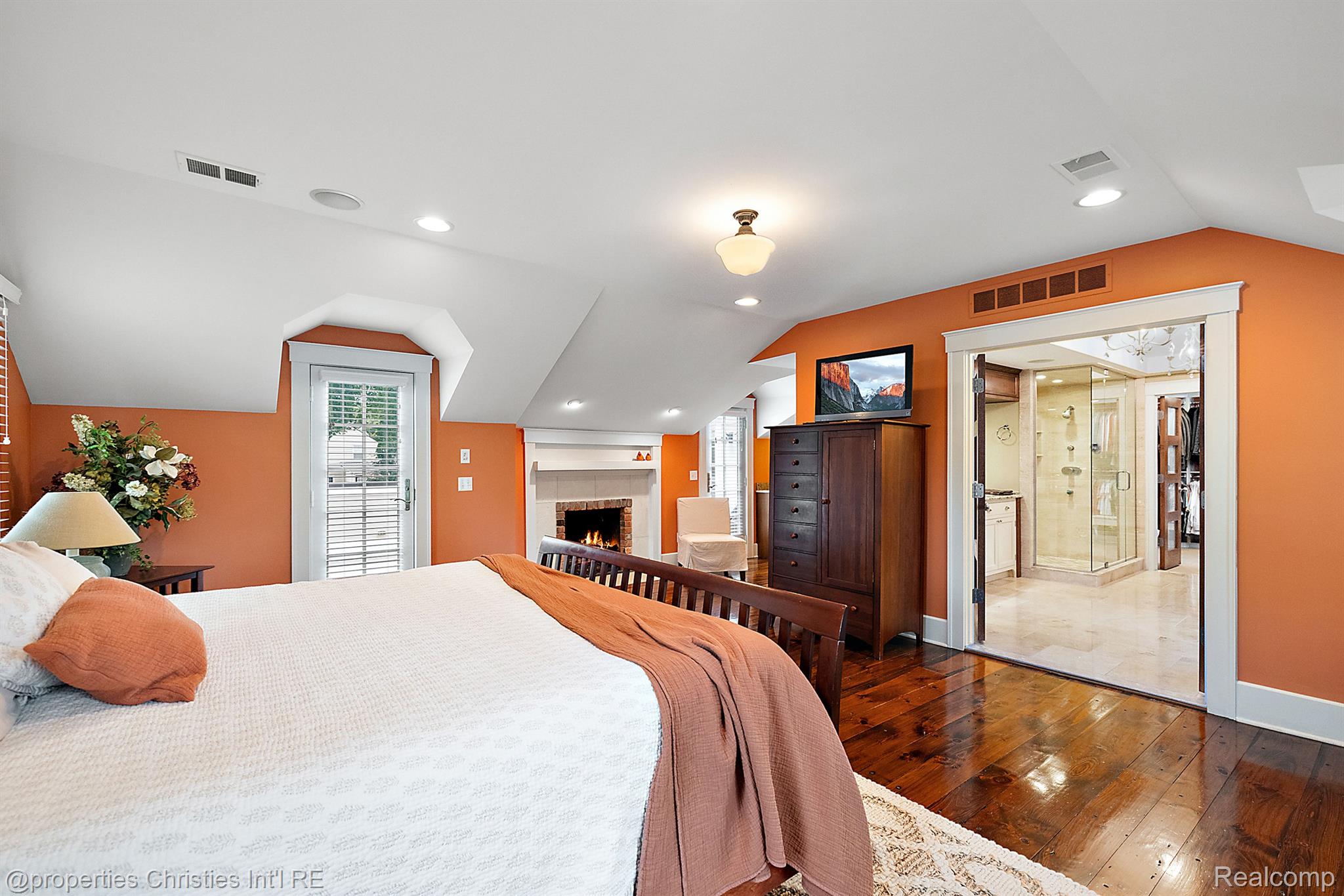 861 WESTWOOD Drive