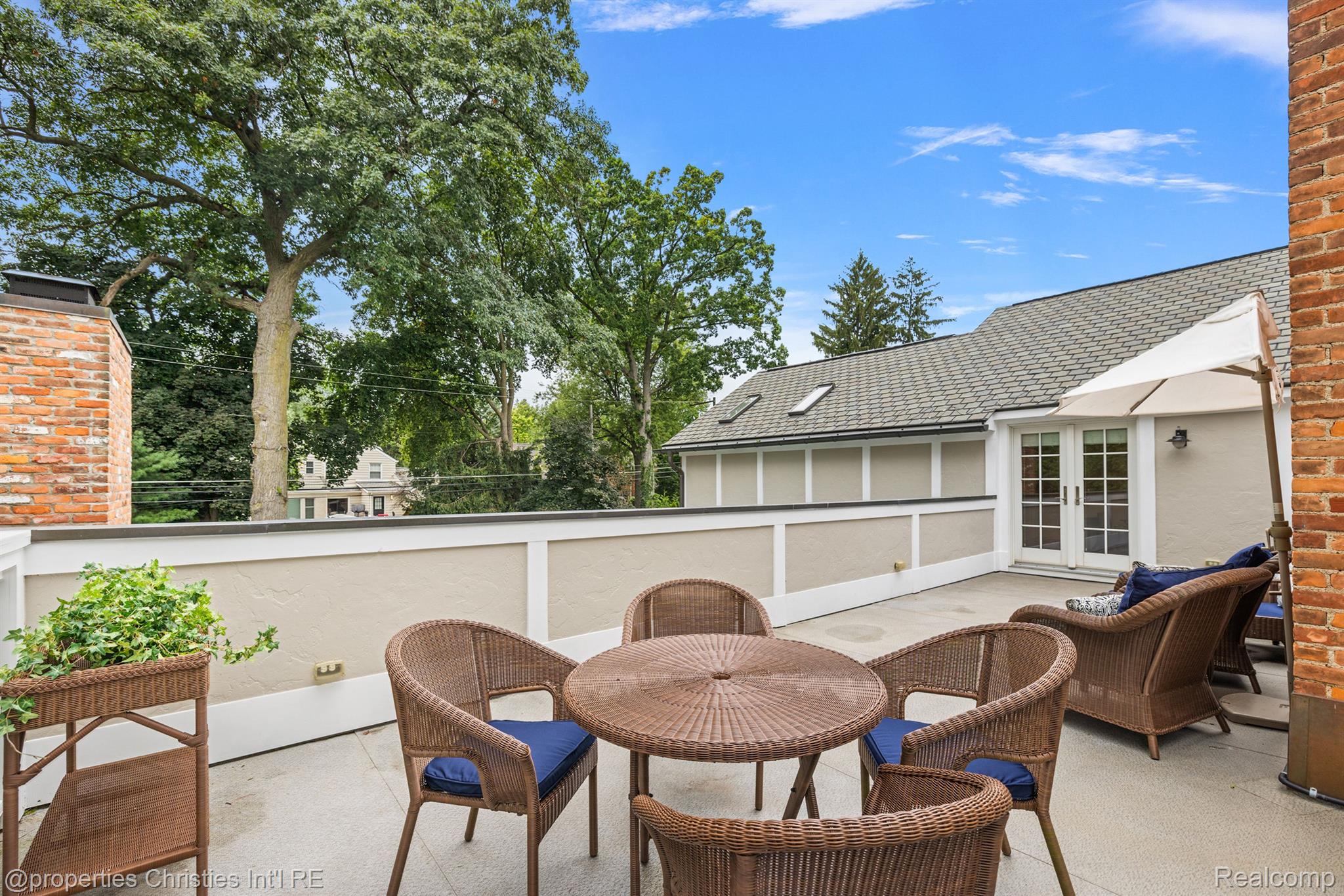 861 WESTWOOD Drive