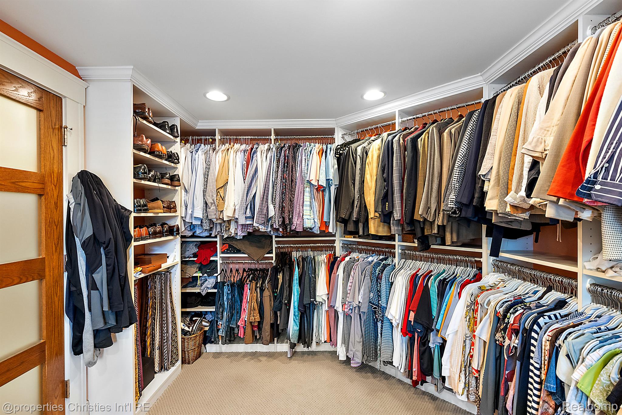 861 WESTWOOD Drive