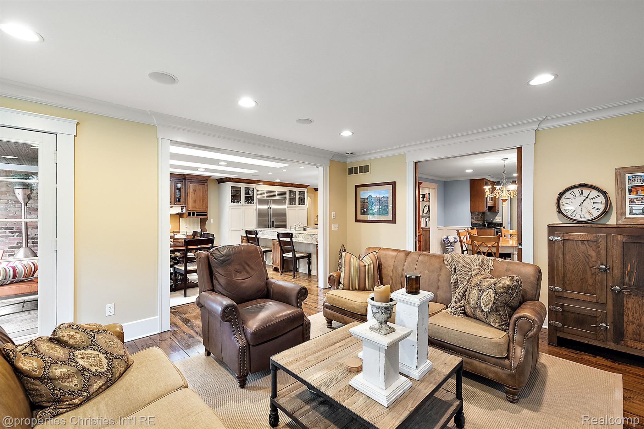 861 WESTWOOD Drive