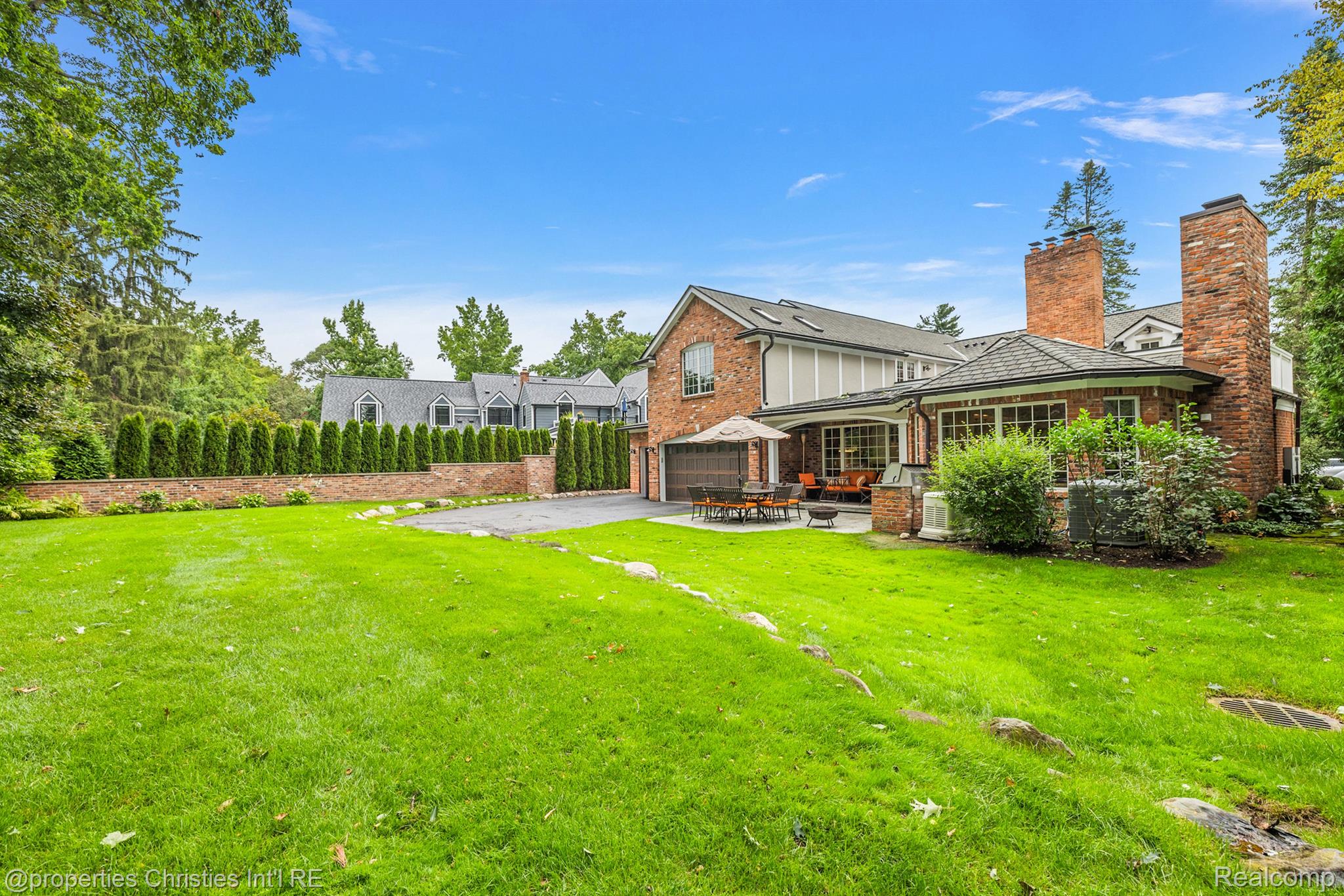 861 WESTWOOD Drive