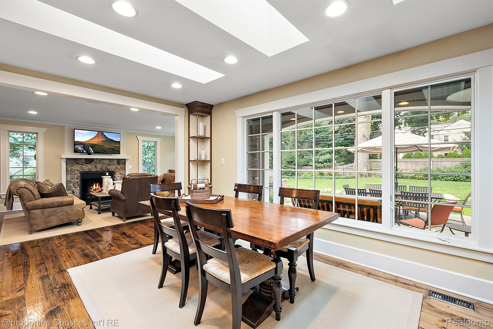 861 WESTWOOD Drive