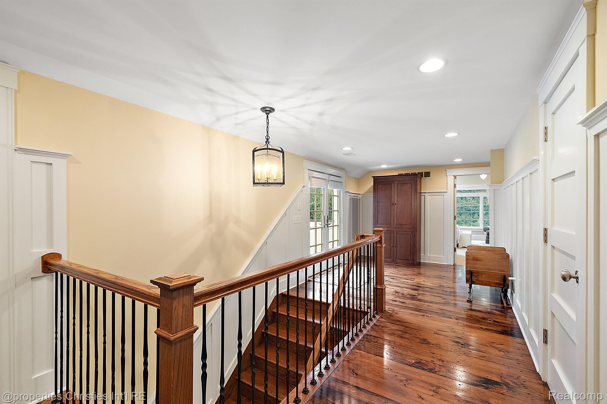 861 WESTWOOD Drive