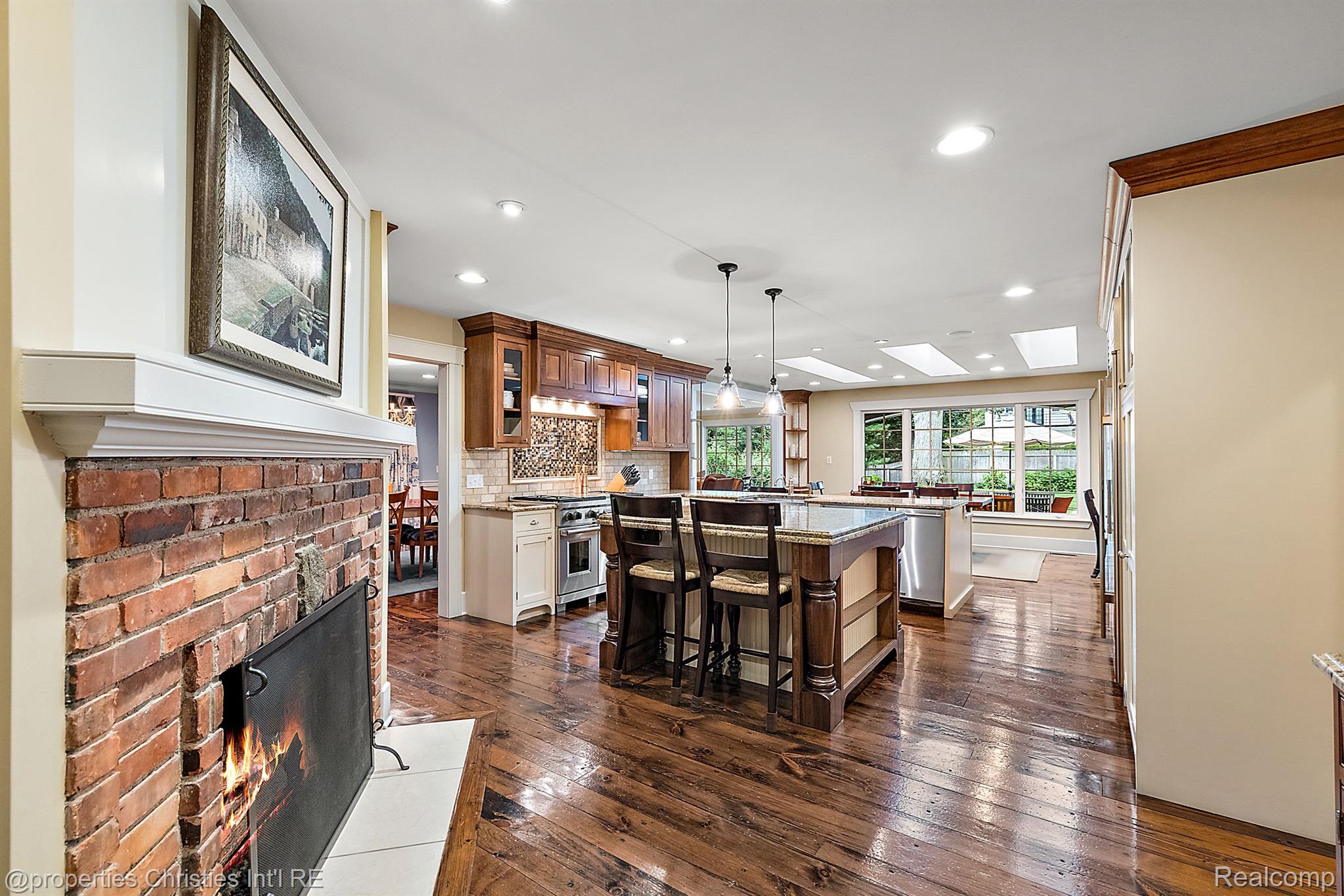 861 WESTWOOD Drive